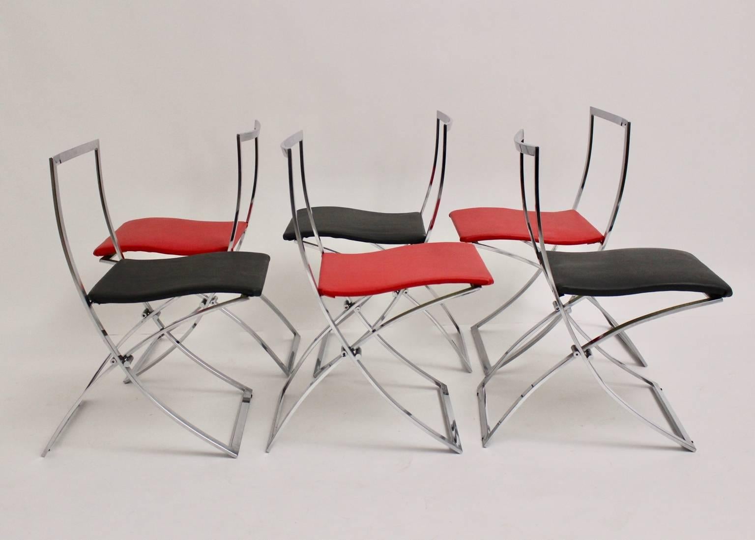 Plaqué Chaises de salle à manger pliantes rouges et noires vintage Marcello Cuneo, 1970, Italie en vente