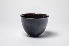 Tazza in ceramica smaltata rossa e nera di Robert Deblander, circa 1990.