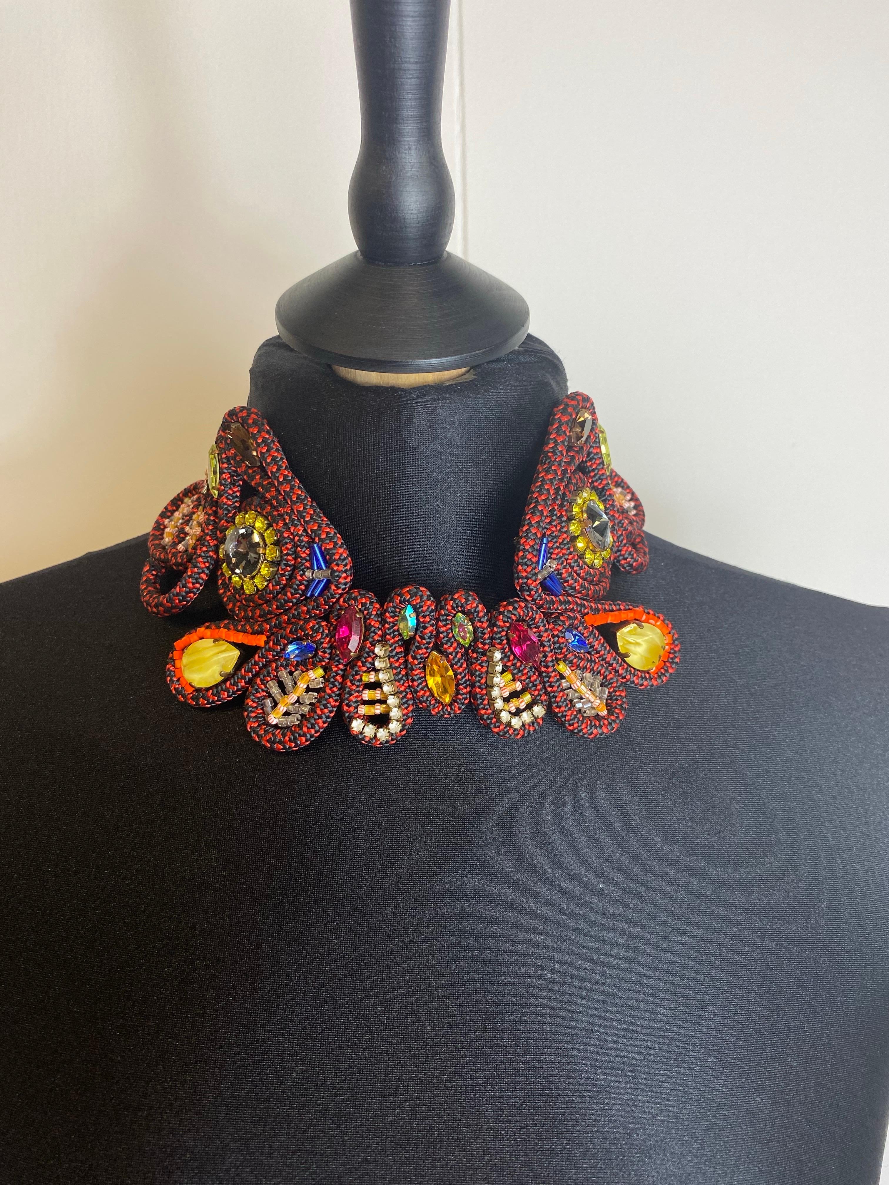 Noir Collier rouge et noir Collection Sveva. en vente