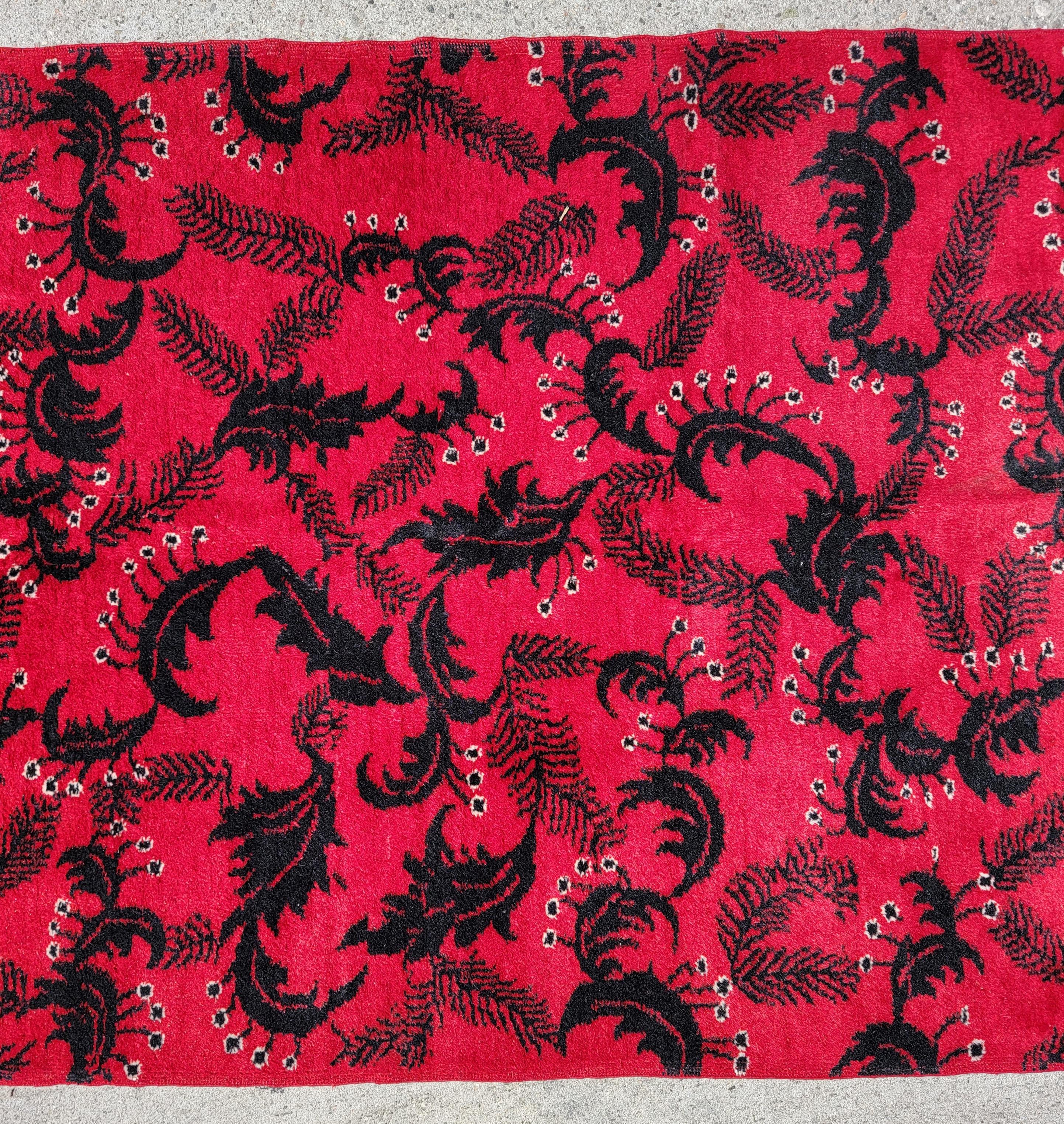 Red and Black Signed Zeki Muren Rug and Carpet with a wonderful floral and ivy design. 

approx 78 x 46.