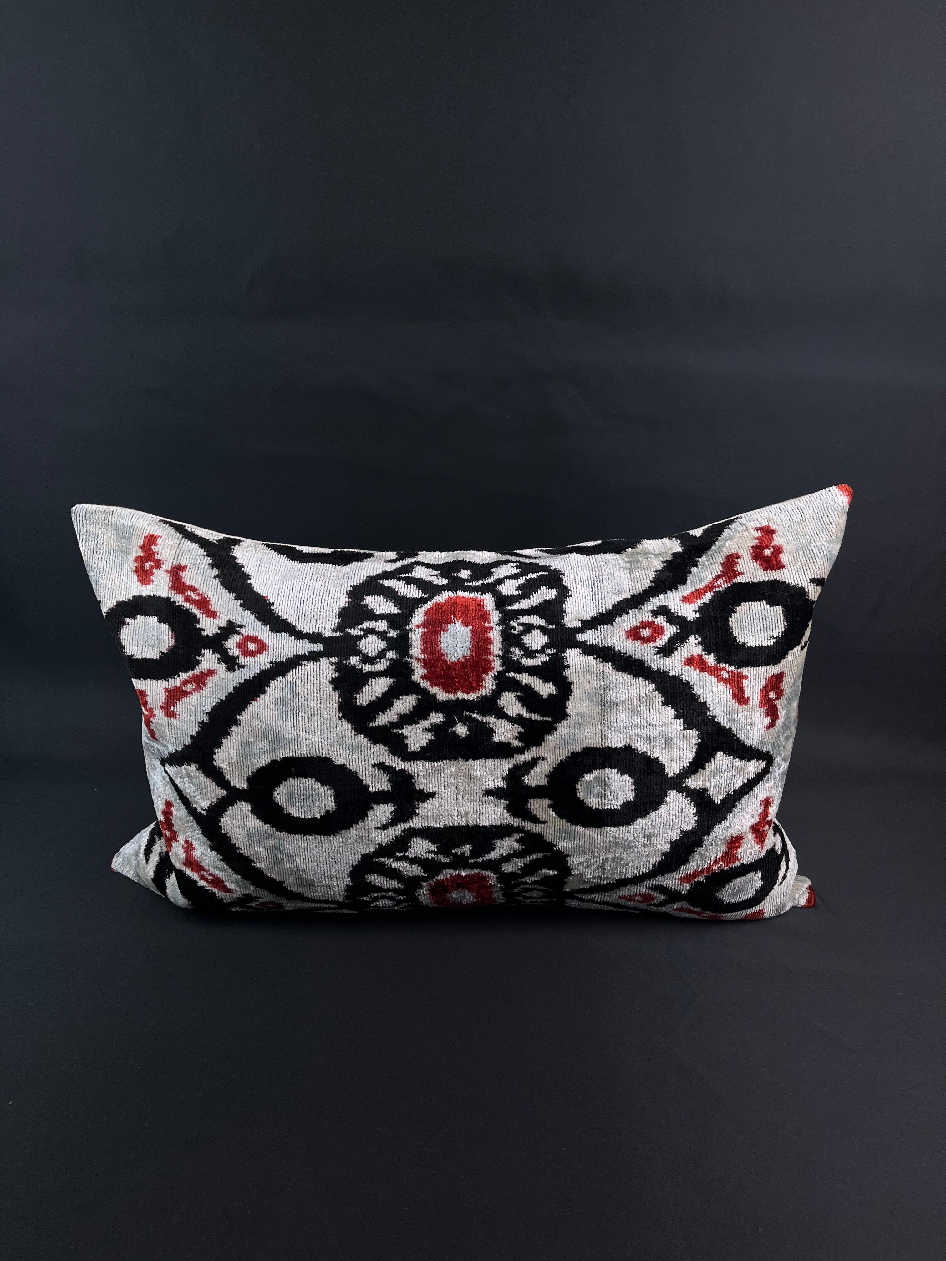 Red and Black Velvet Silk Ikat Pillow Cover In New Condition In Houston, TX