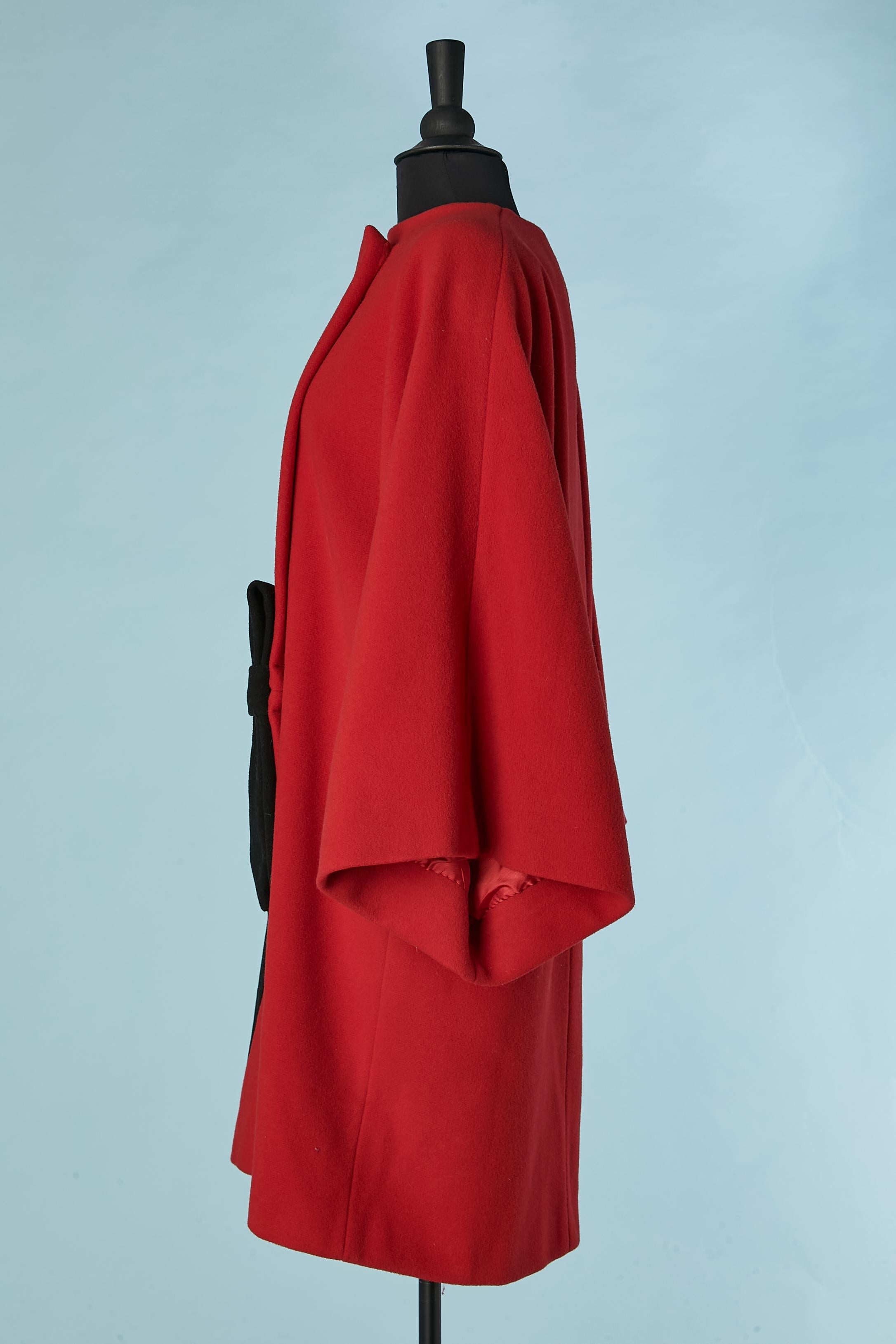 Roter und schwarzer doppelreihiger Mantel aus Wolle und Kaschmir von Pierre Cardin, ca. 1970er Jahre  Damen im Angebot