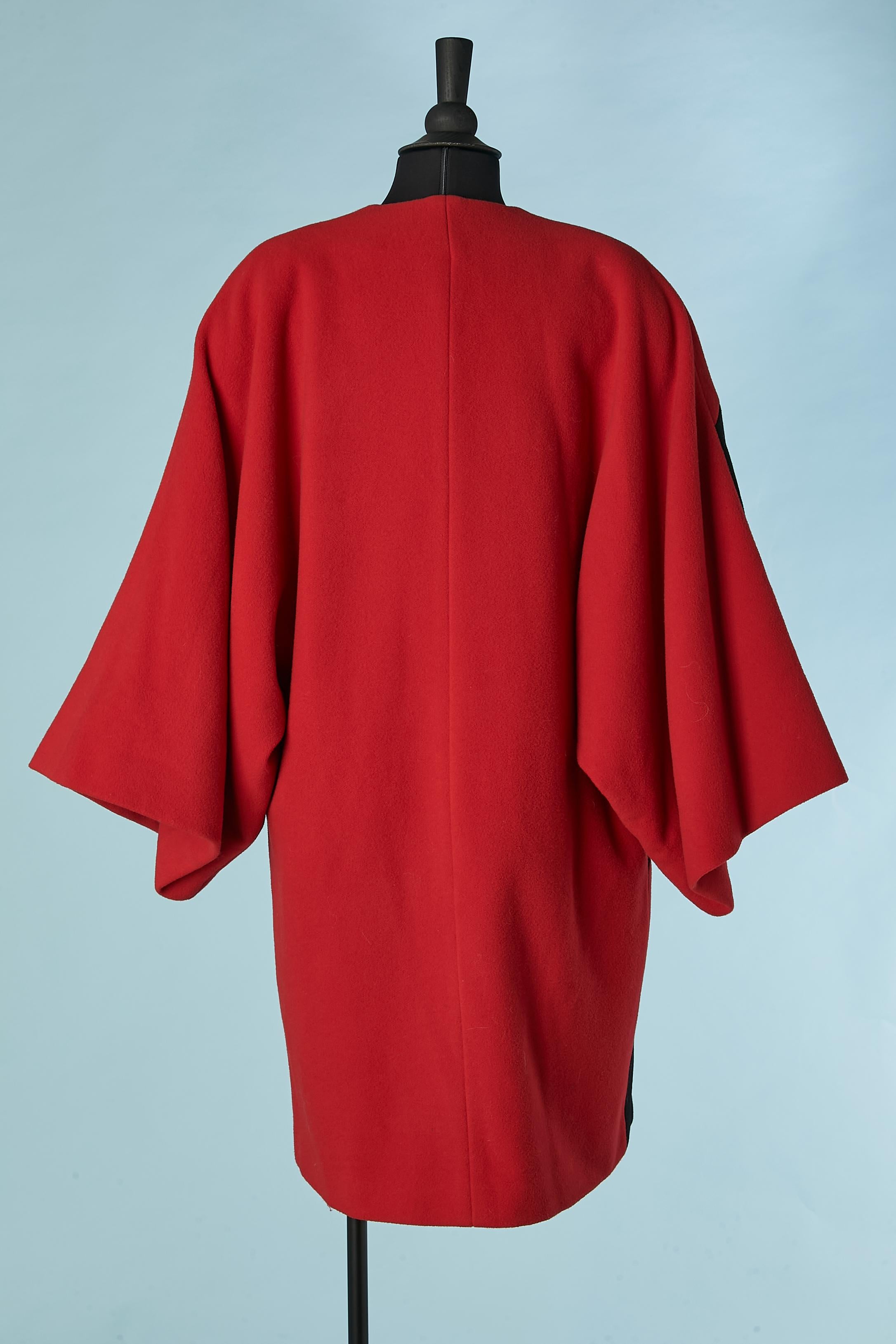 Roter und schwarzer doppelreihiger Mantel aus Wolle und Kaschmir von Pierre Cardin, ca. 1970er Jahre  im Angebot 1