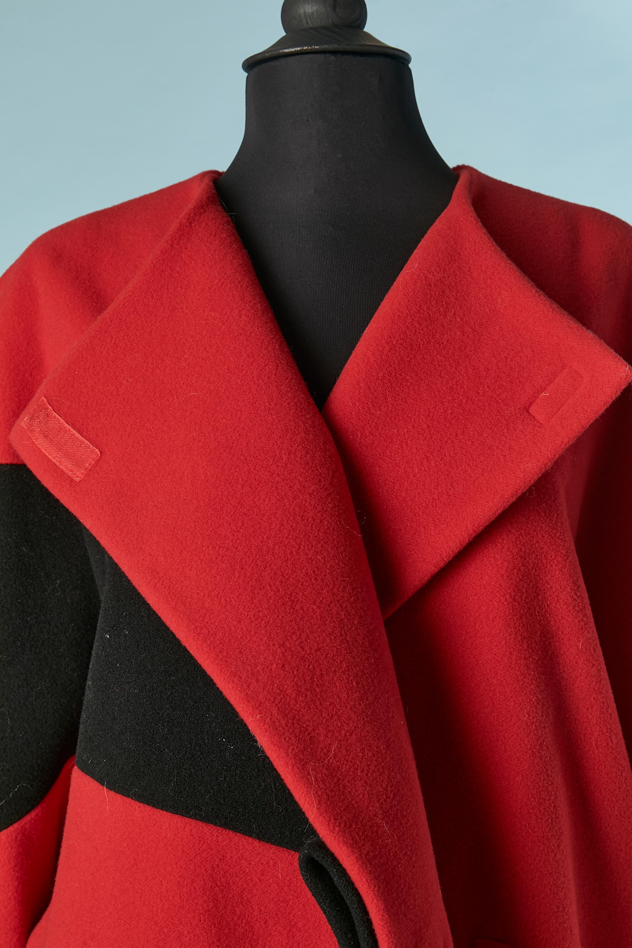 Roter und schwarzer doppelreihiger Mantel aus Wolle und Kaschmir von Pierre Cardin, ca. 1970er Jahre  im Angebot 2