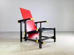 Red and Blue armchair Cassina Gerrit Rietveld Bauhaus