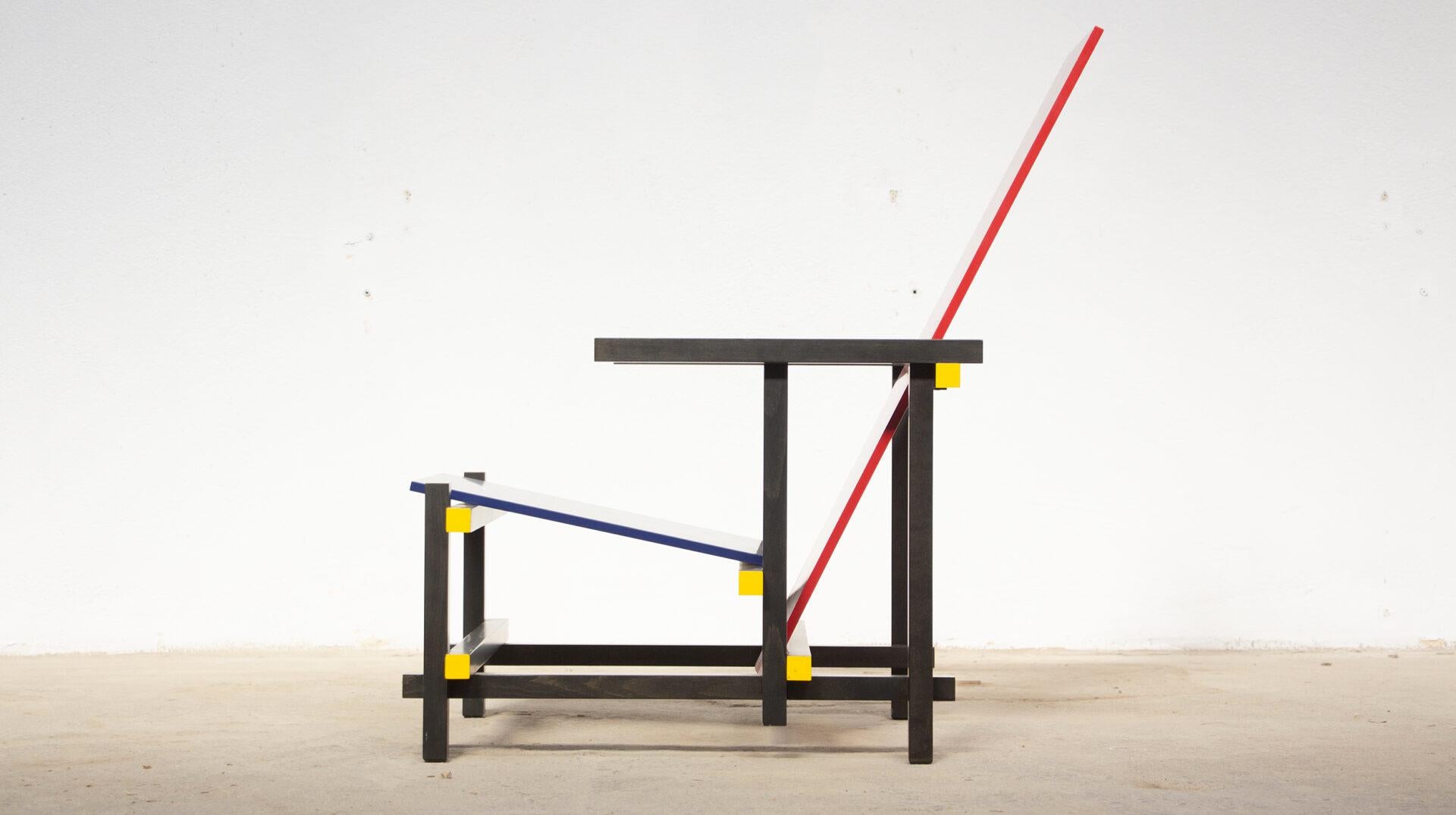 Rot-blauer Stuhl von Gerrit Rietveld für Cassina (Niederländisch) im Angebot