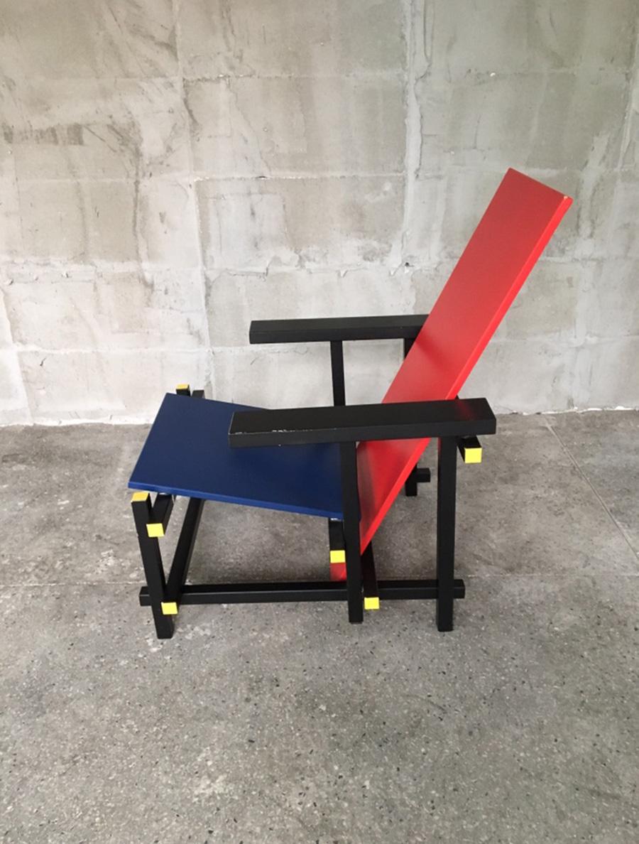 Red and Blue Chair by Gerrit Rietveld For Sale 2
