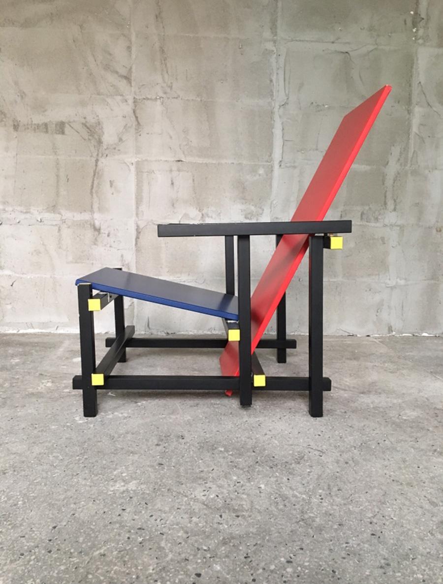 Red and Blue Chair by Gerrit Rietveld For Sale 3