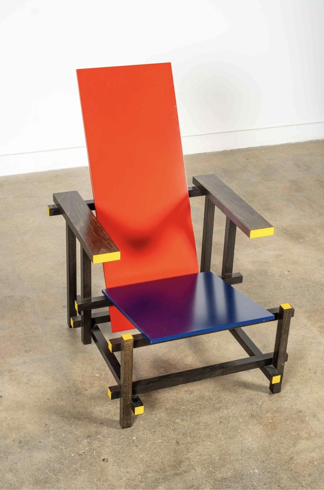 italien Chaise rouge et bleue de Gerrit Rietveld en vente