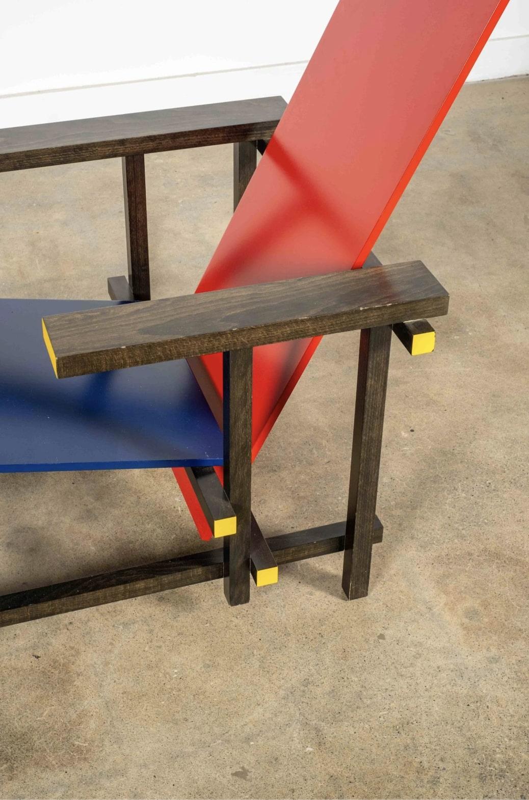 Chaise rouge et bleue de Gerrit Rietveld Bon état - En vente à Toronto, CA