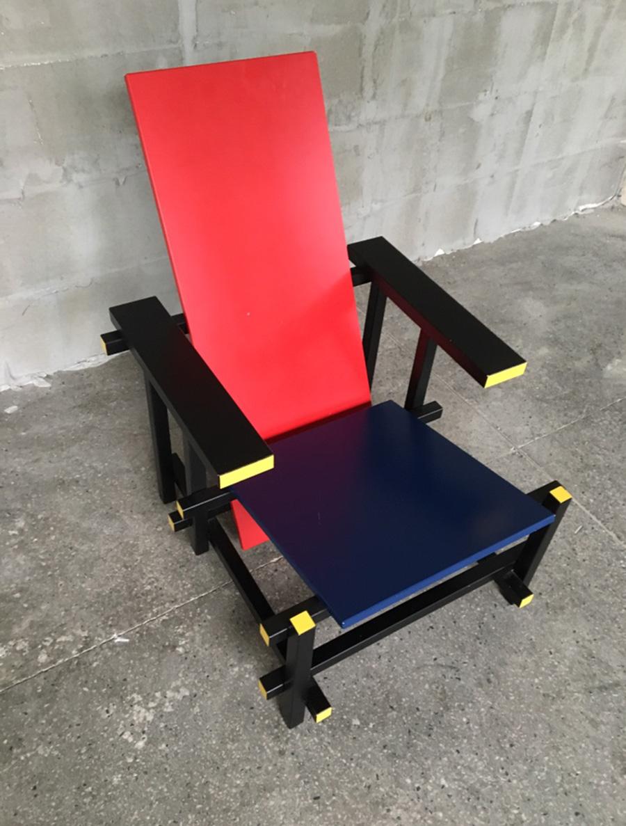 Red and Blue Chair by Gerrit Rietveld For Sale 1