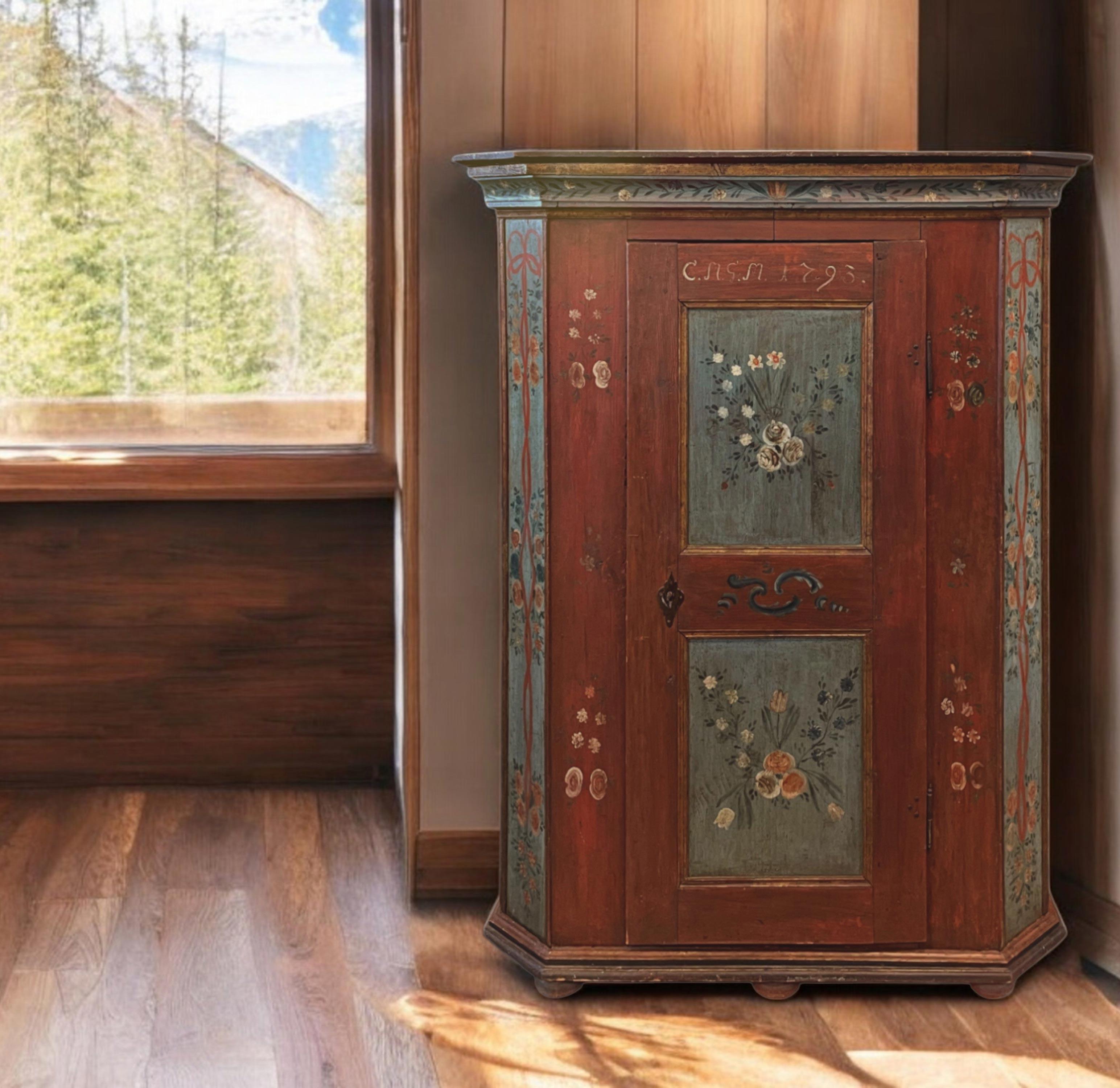 Italian Red and Blue FLoral Painted Cupboard - 1793 in vendita