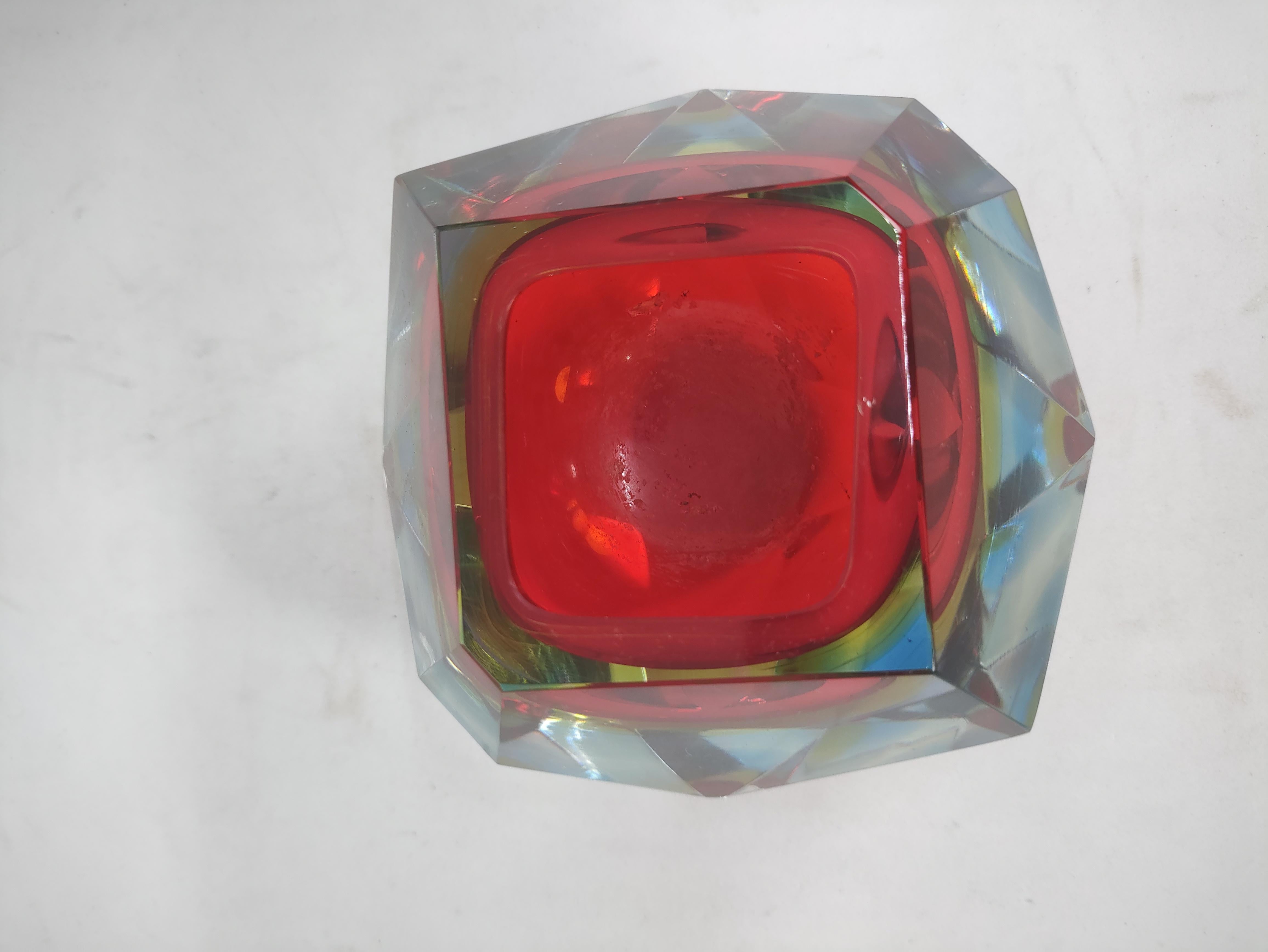 Cenicero de Murano rojo y azul de los años 60 Hecho a mano en venta