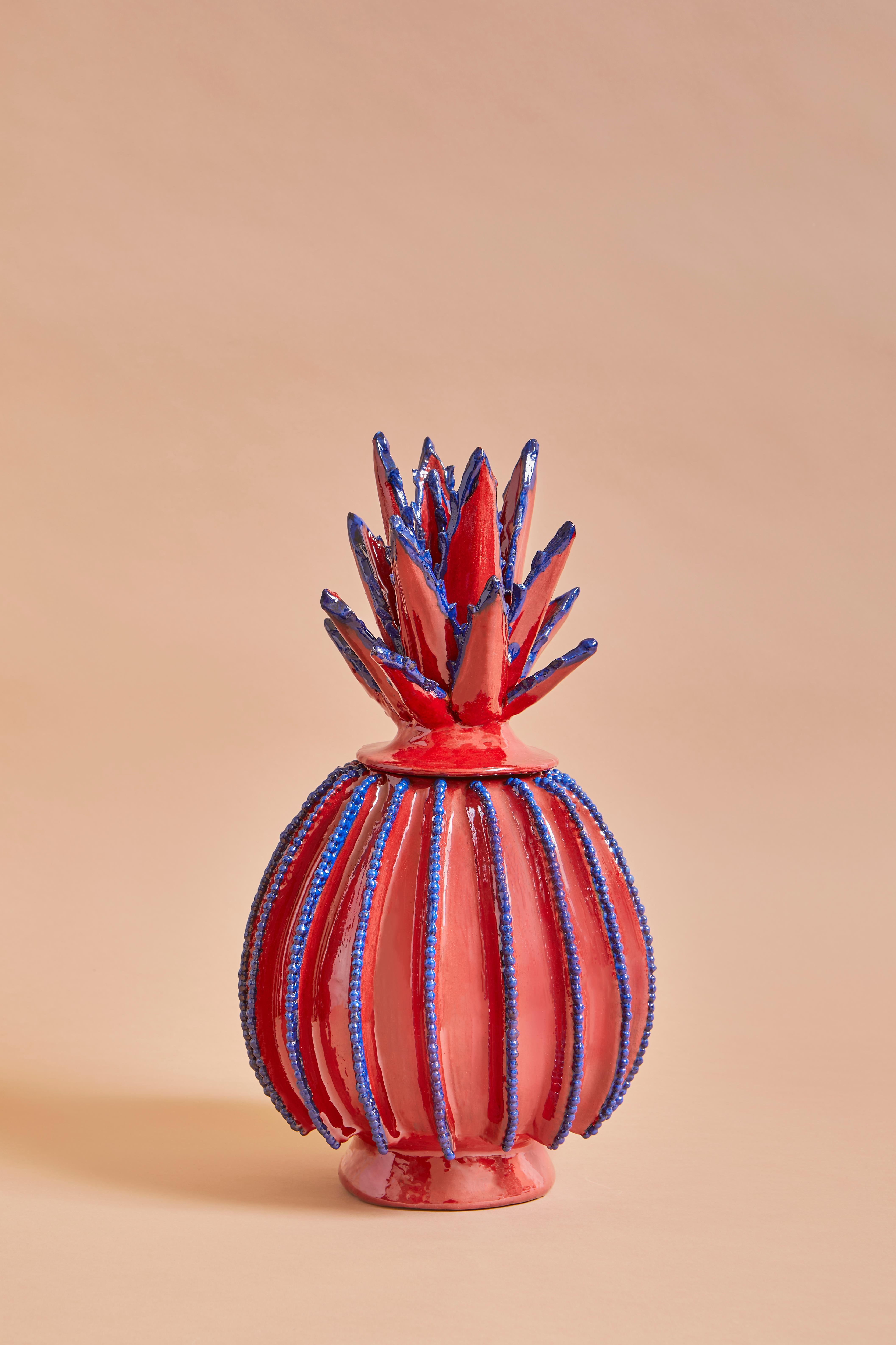 Benjamin et Miriam, fondateurs d'Objekti, ont découvert les pins lors d'un voyage au Mexique et sont tombés instantanément amoureux de ces pièces uniques et rares. Le pin, symbole depuis longtemps associé à la bonne volonté, est transformé en