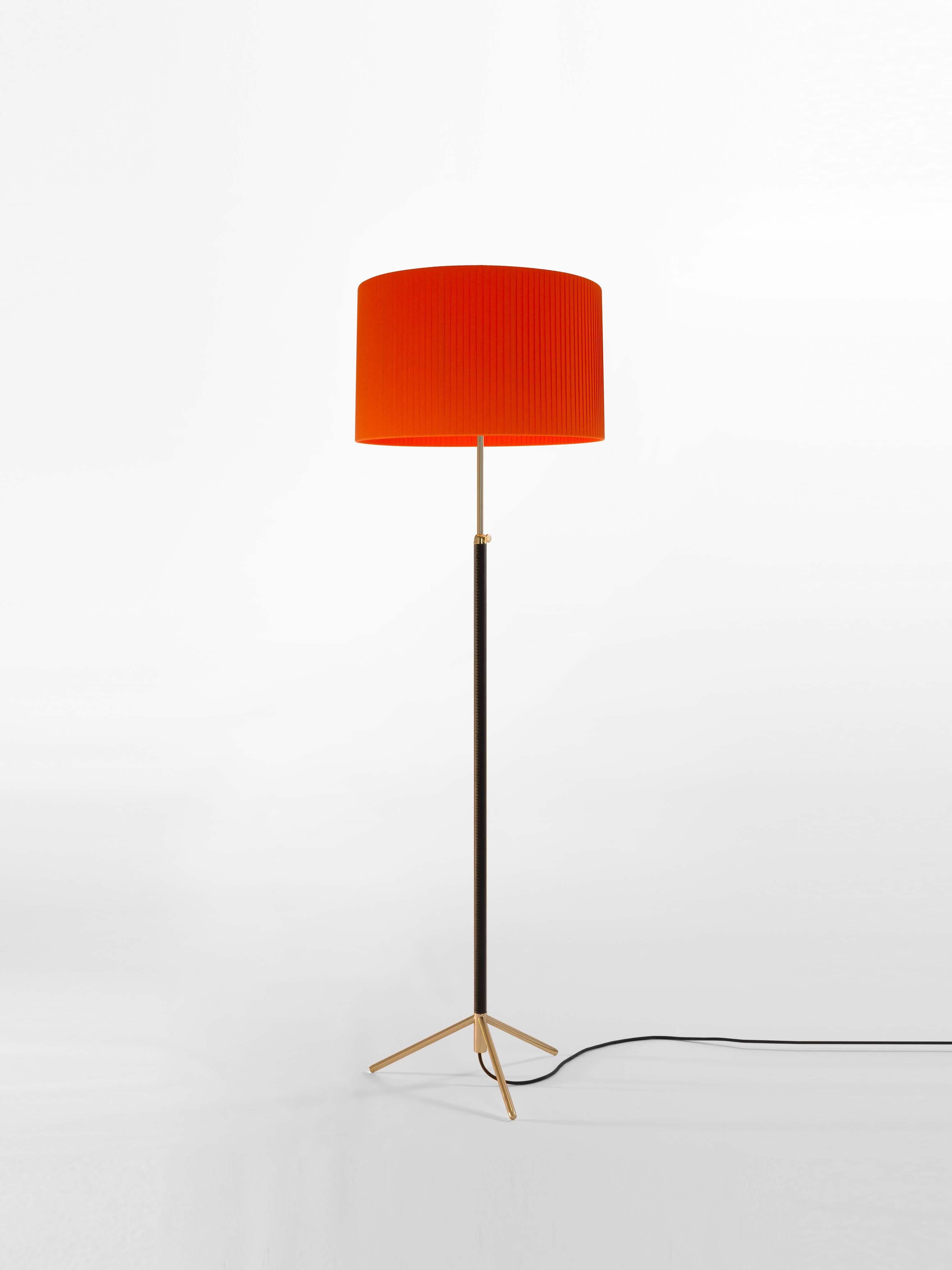 Red and brass Pie de Salón G2 floor lamp by Jaume Sans
Dimensions: D 45 x H 120-160 cm
Materials: Metal, leather, ribbon.
Available in chrome-plated or polished brass structure.
Available in other shade colors and sizes.

This slender