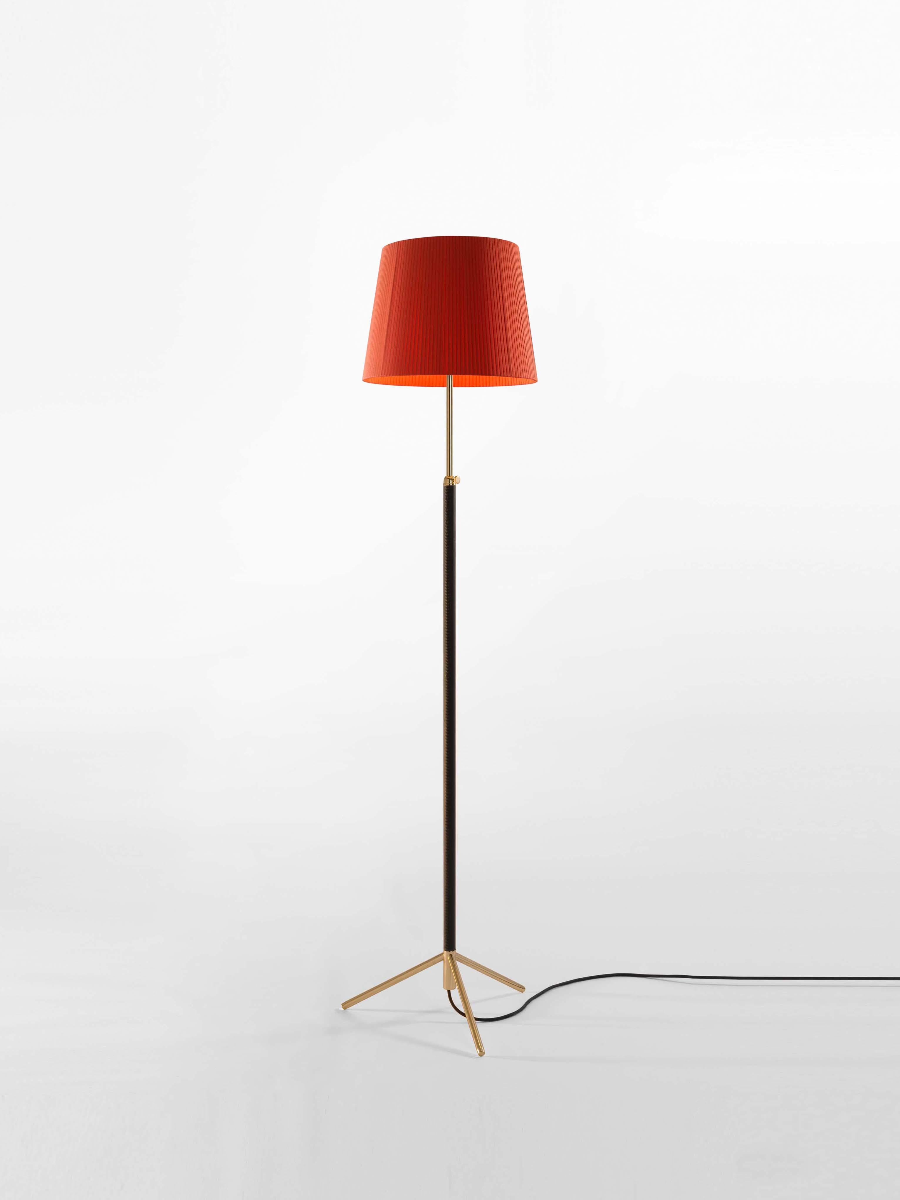 Red and brass Pie de Salón G3 floor lamp by Jaume Sans
Dimensions: D 40 x H 120-160 cm
Materials: Metal, leather, ribbon.
Available in chrome-plated or polished brass structure.
Available in other shade colors and sizes.

This slender