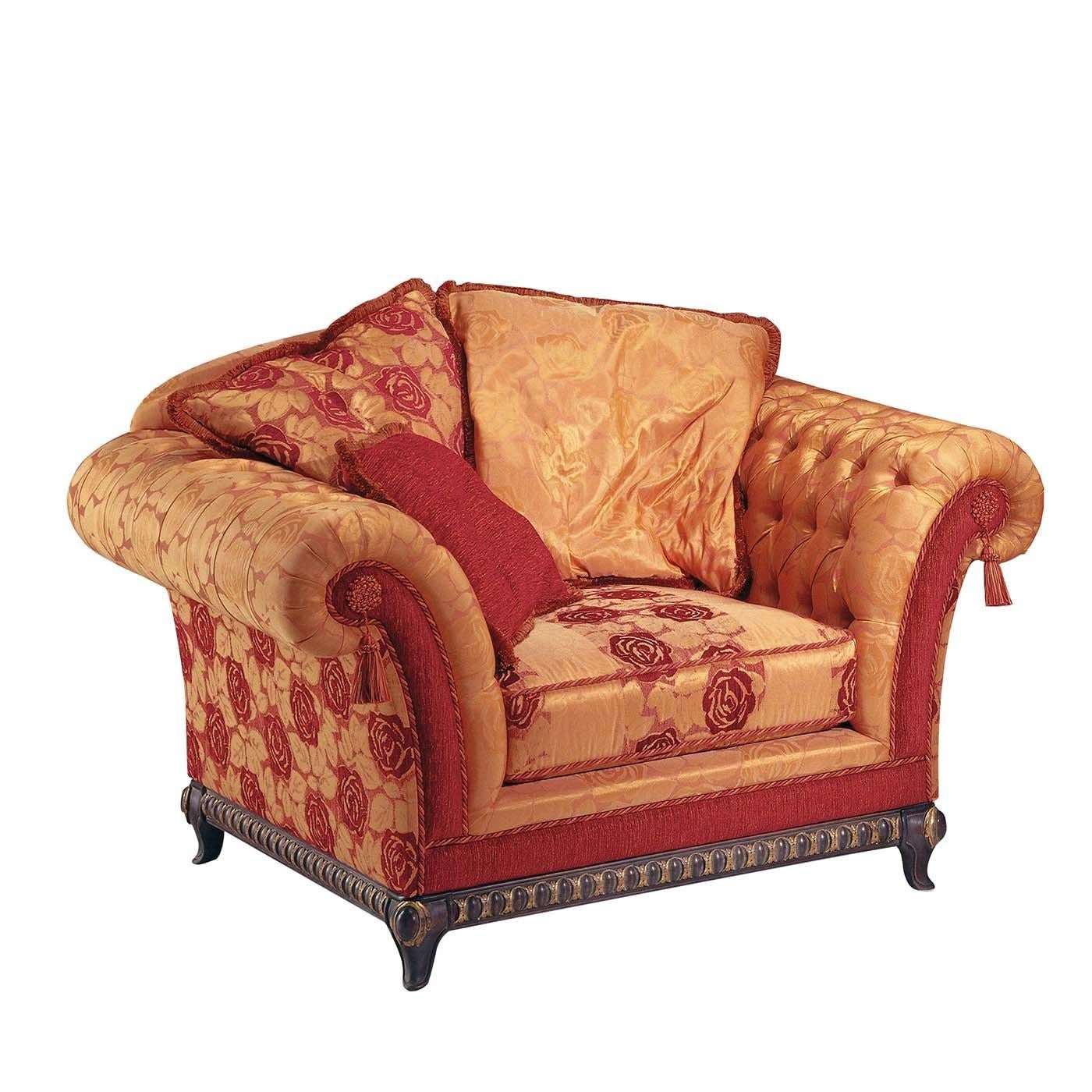 A wooden base with narrow and rounded legs supports this fabric armchair in orange and red tones. The Capitonnè-style padding on the backrest, smooth fabric with floral pattern for the seat and for the external sides of this classic style piece of