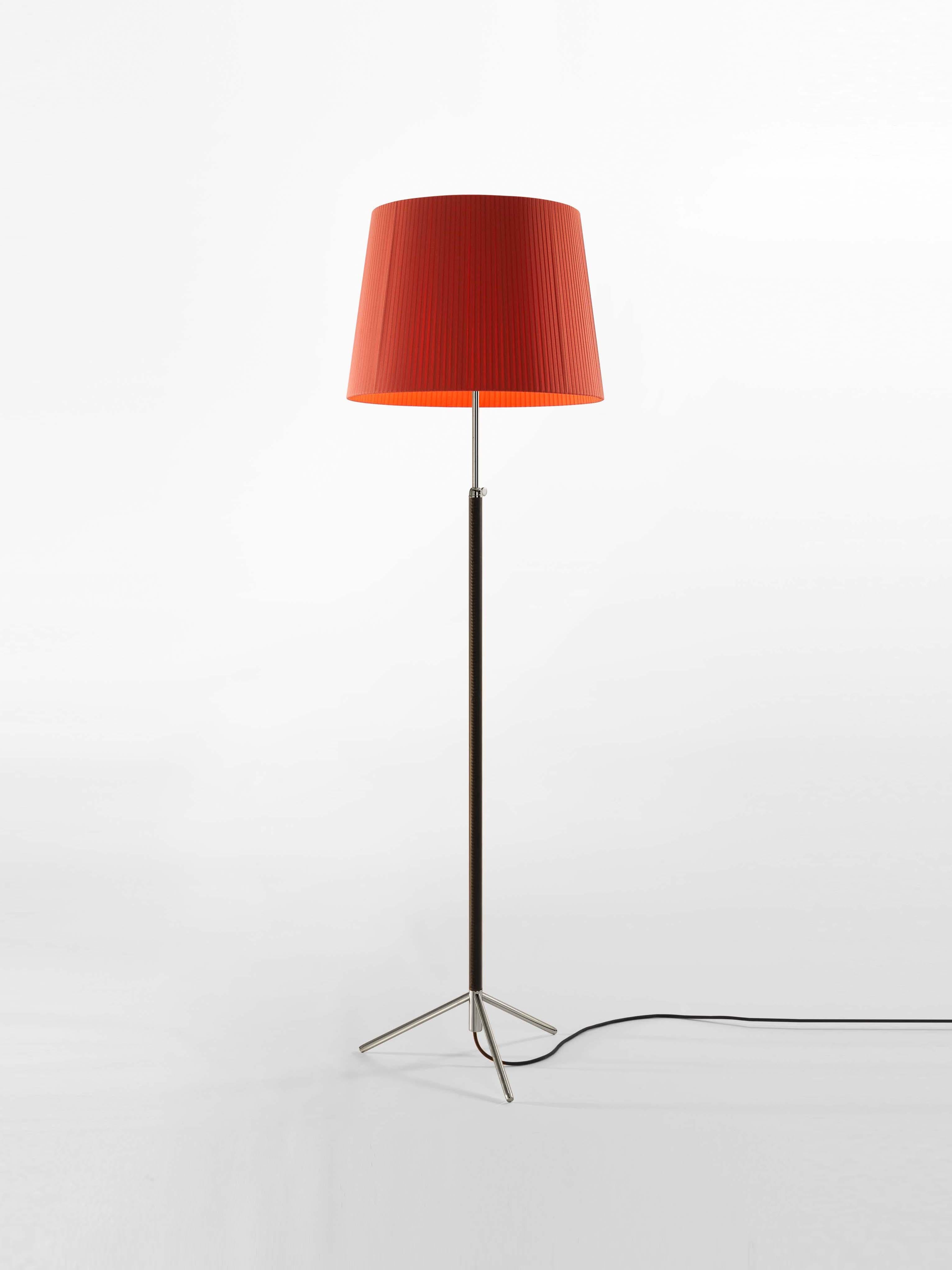 Red and Chrome Pie de Salón G1 floor lamp by Jaume Sans
Dimensions: D 45 x H 120-160 cm
Materials: Metal, leather, ribbon.
Available in chrome-plated or polished brass structure.
Available in other shade colors and sizes.

This slender
