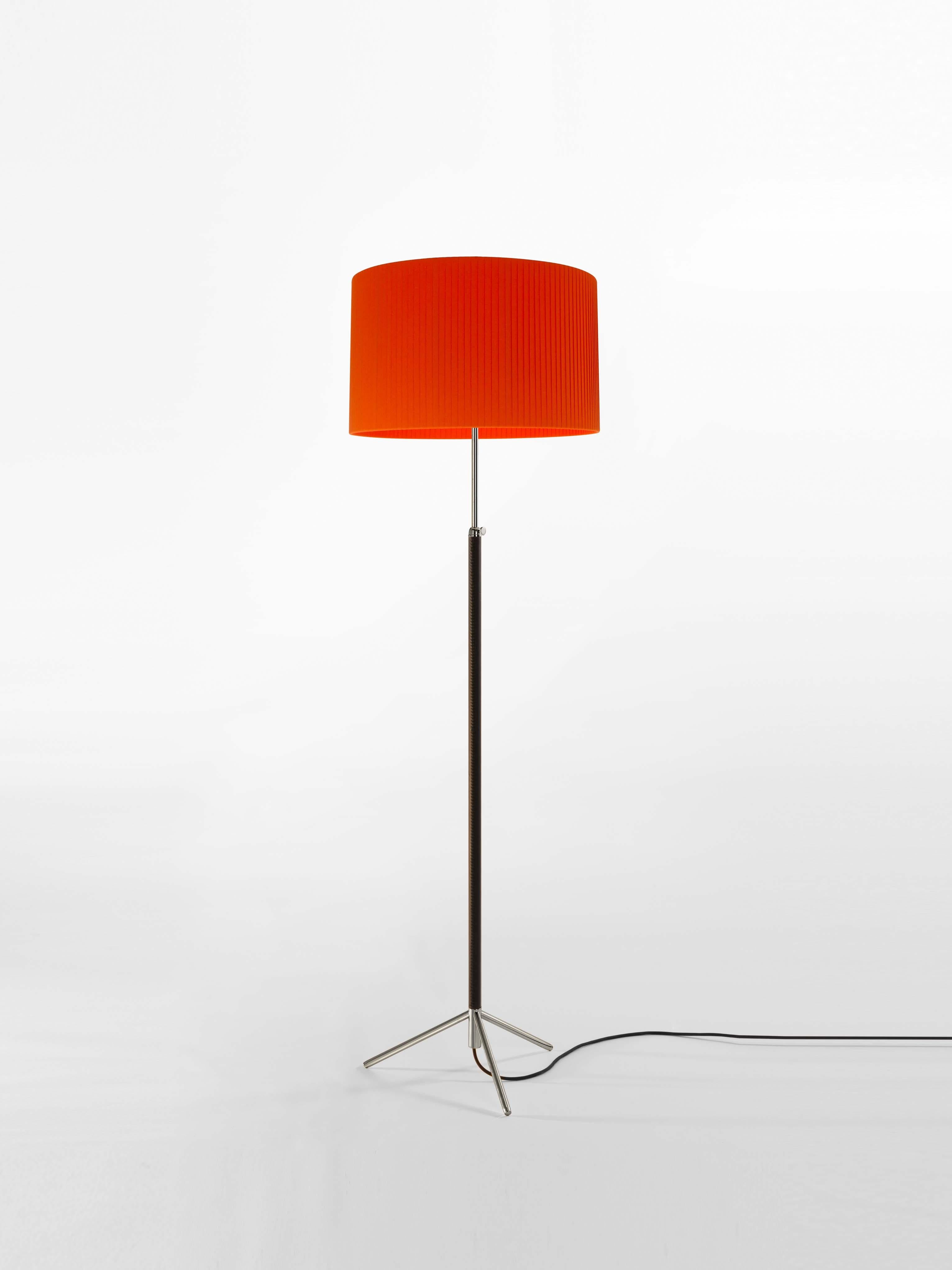 Red and chrome Pie de Salón G2 floor lamp by Jaume Sans
Dimensions: D 45 x H 120-160 cm
Materials: Metal, leather, ribbon.
Available in chrome-plated or polished brass structure.
Available in other shade colors and sizes.

This slender