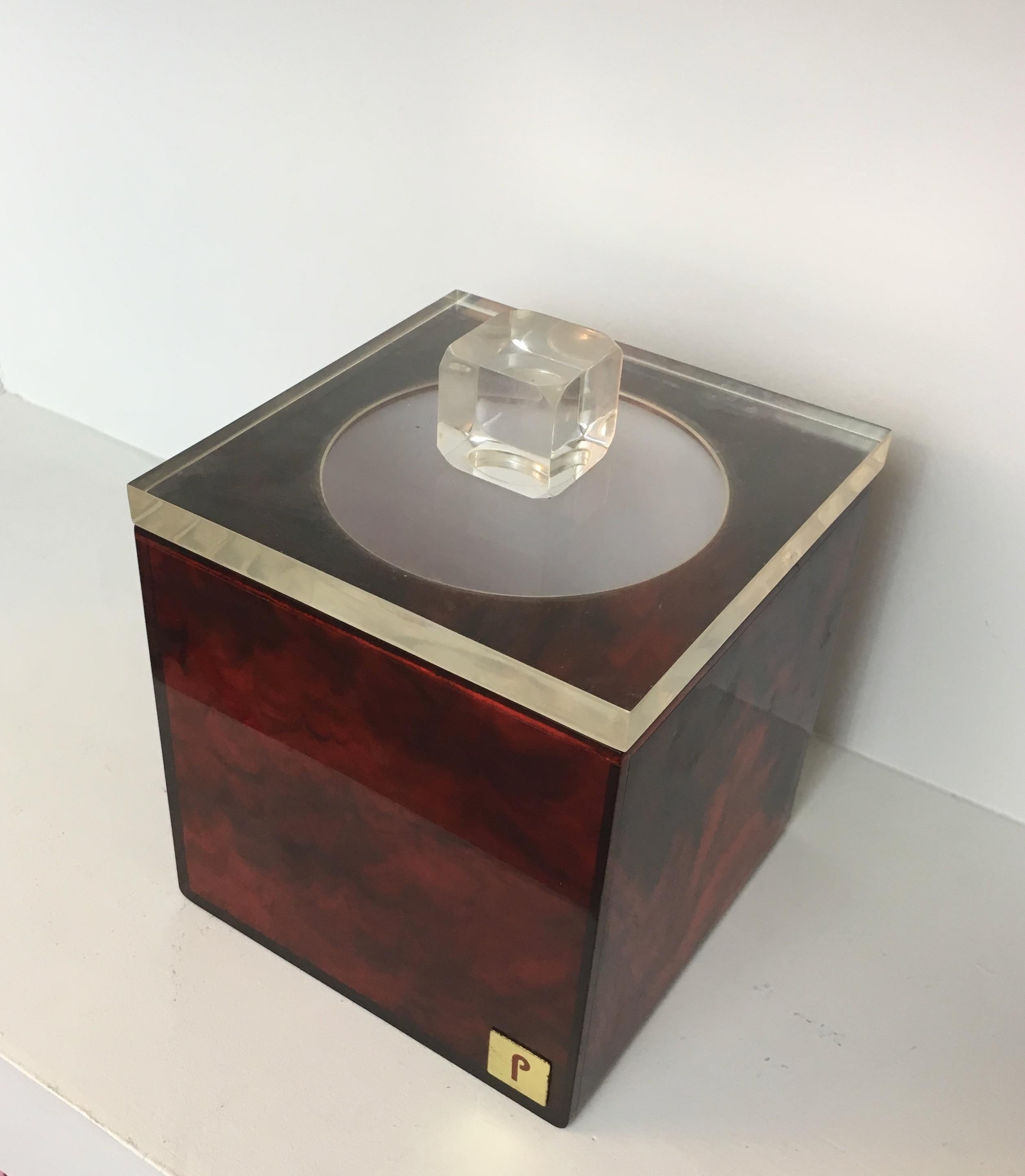 This unusual design ice bucket is made of red and clear lucite. This is a nice model, very simple and elegant. This is a French work, signed P. Circa 1970.