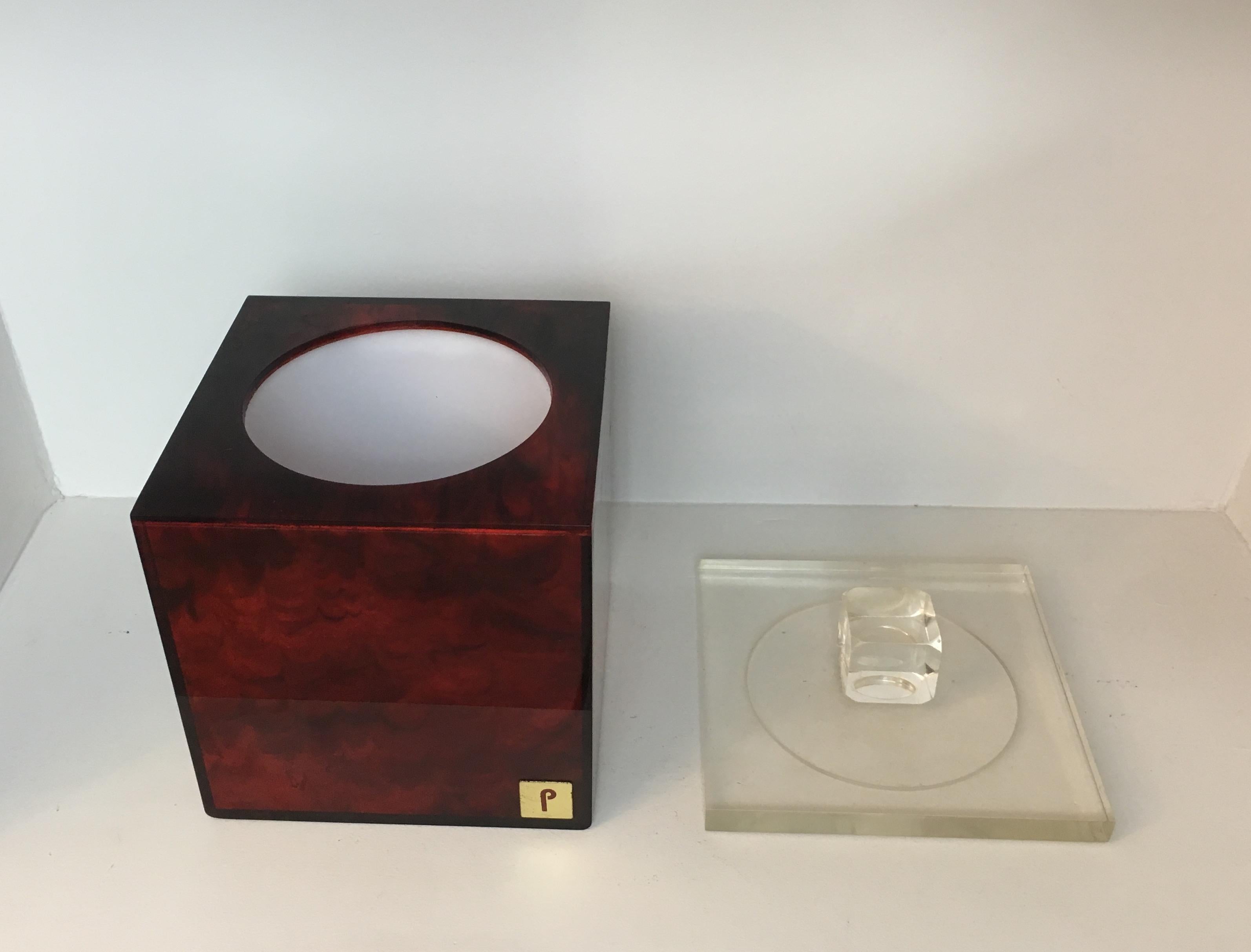 Red and Clear Lucite Ice Bucket, Signed P. French, Circa 1970 In Good Condition For Sale In Marcq-en-Barœul, Hauts-de-France