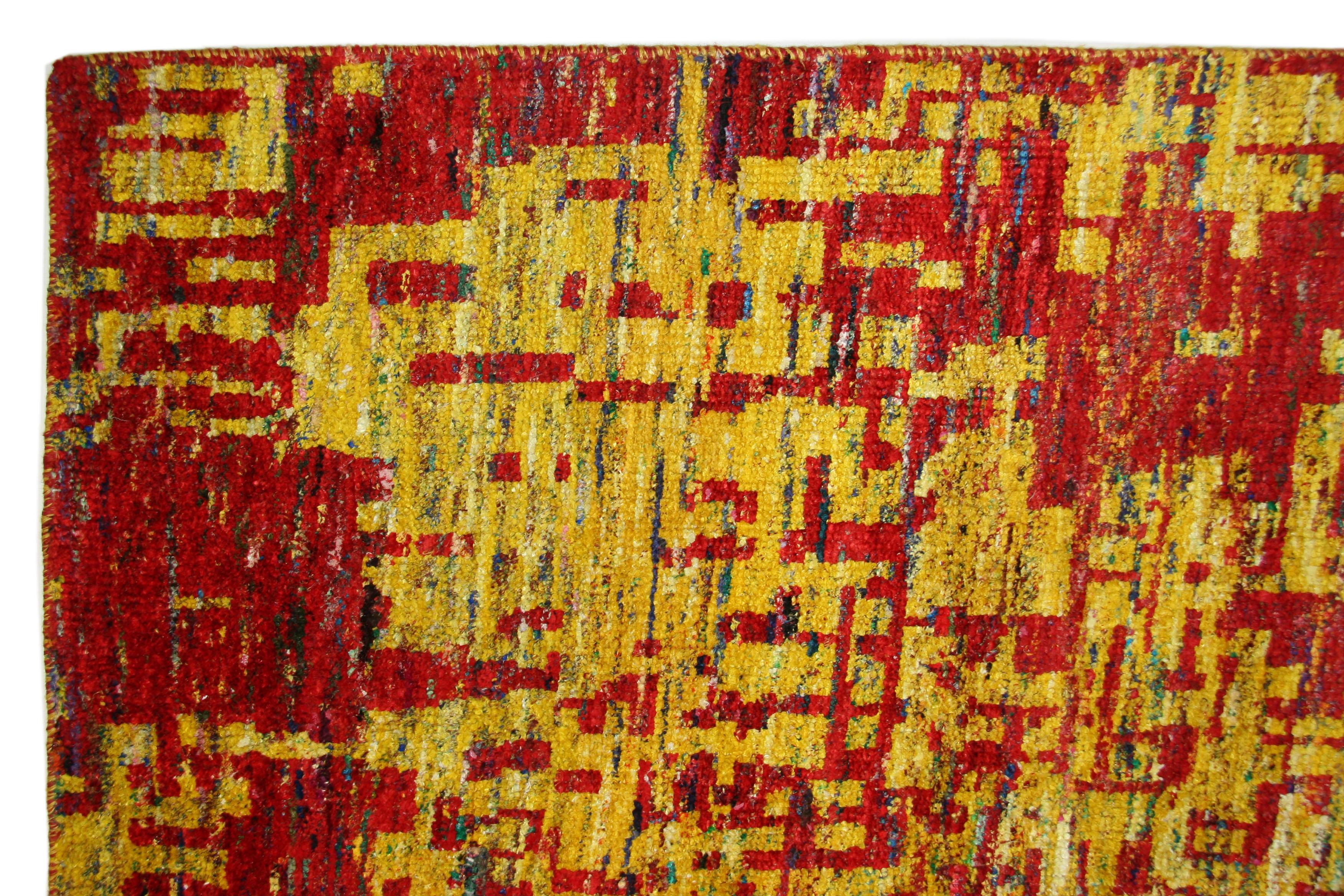 Tapis de zone abstrait contemporain rouge et or Neuf - En vente à Los Angeles, CA