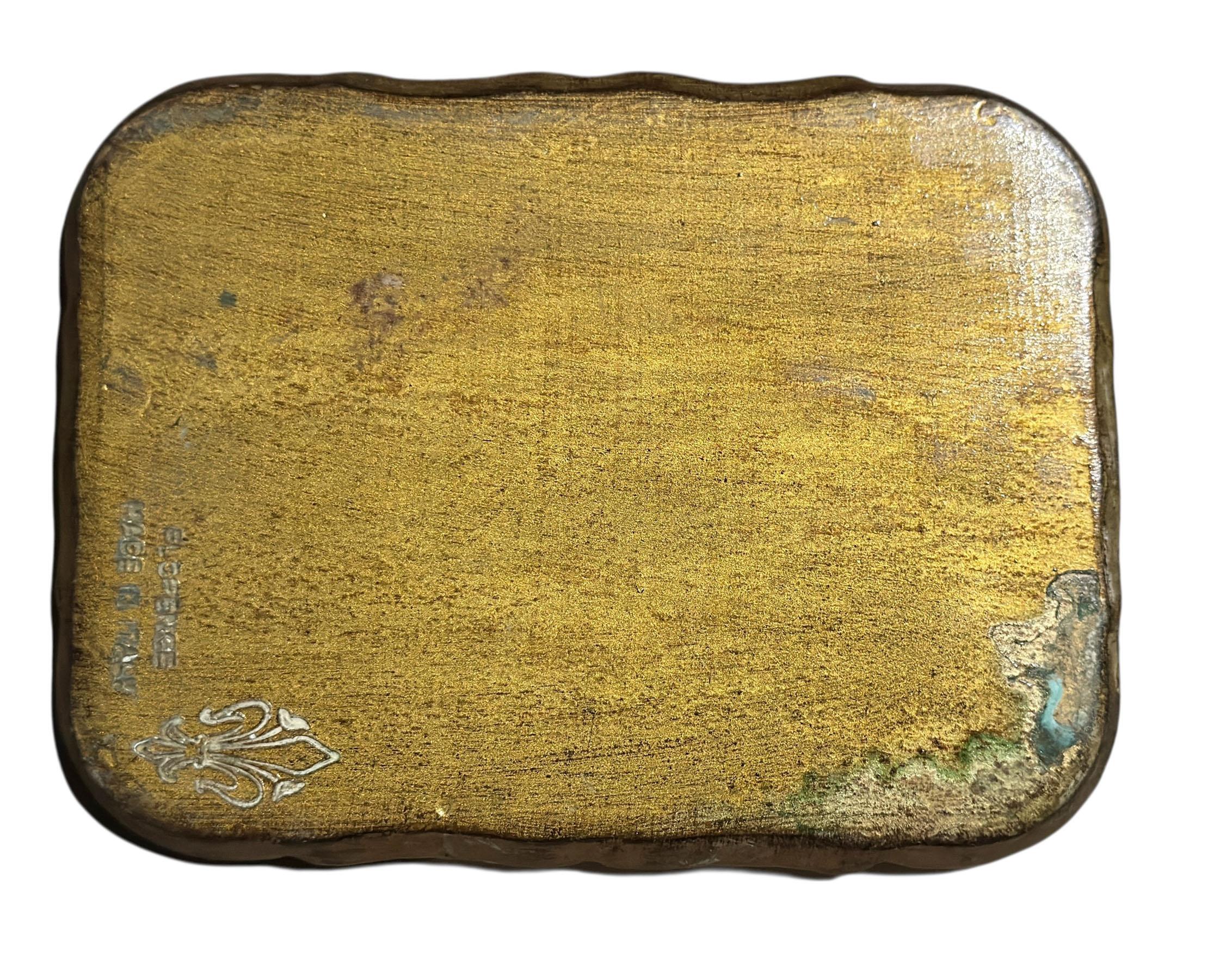 Bois Plateau Florentine rouge et or en vente