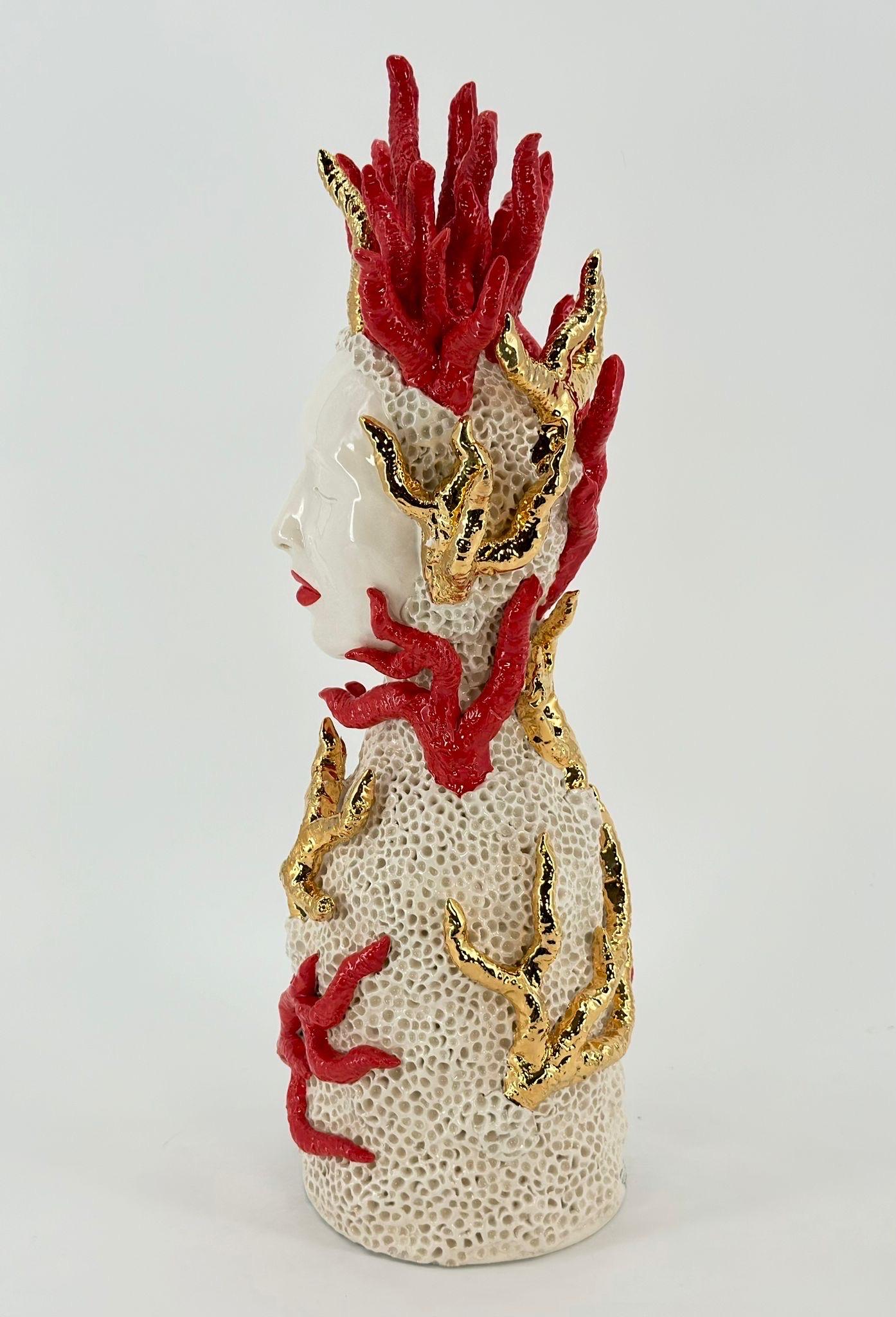 Dama Roja y Dorada. Pieza de arte única. Hecha y pintada a mano. Cerámica 2024 Italiano en venta