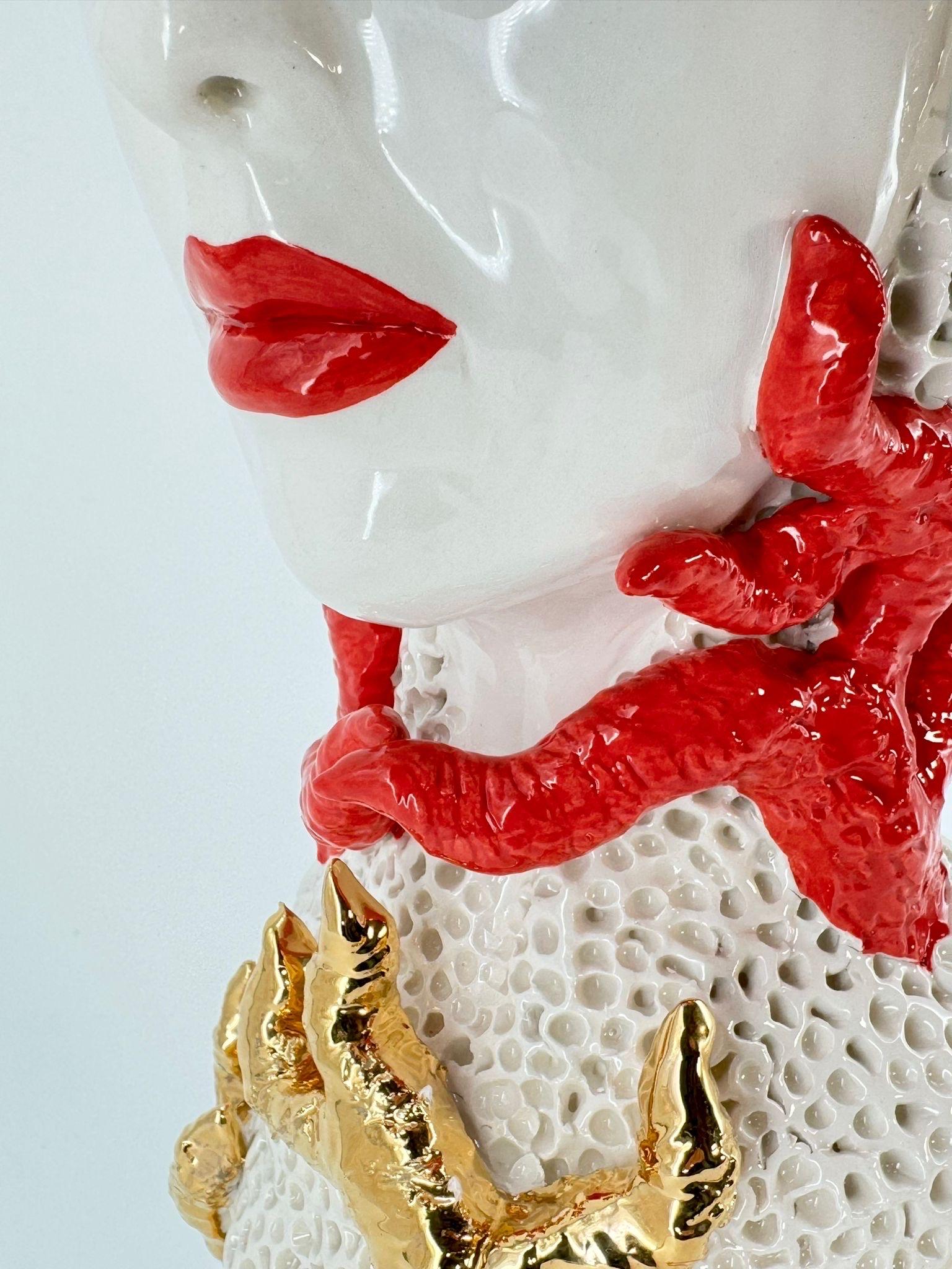 Dama Roja y Dorada. Pieza de arte única. Hecha y pintada a mano. Cerámica 2024 Hecho a mano en venta