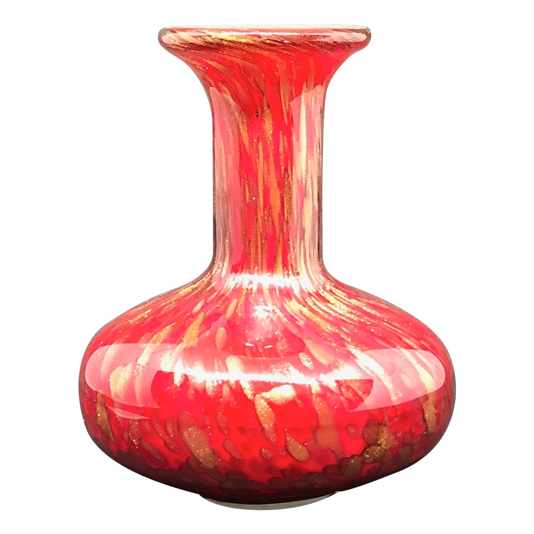 Vase en verre de Murano rouge et or de Barovier et Toso Cordonato D'Oro
