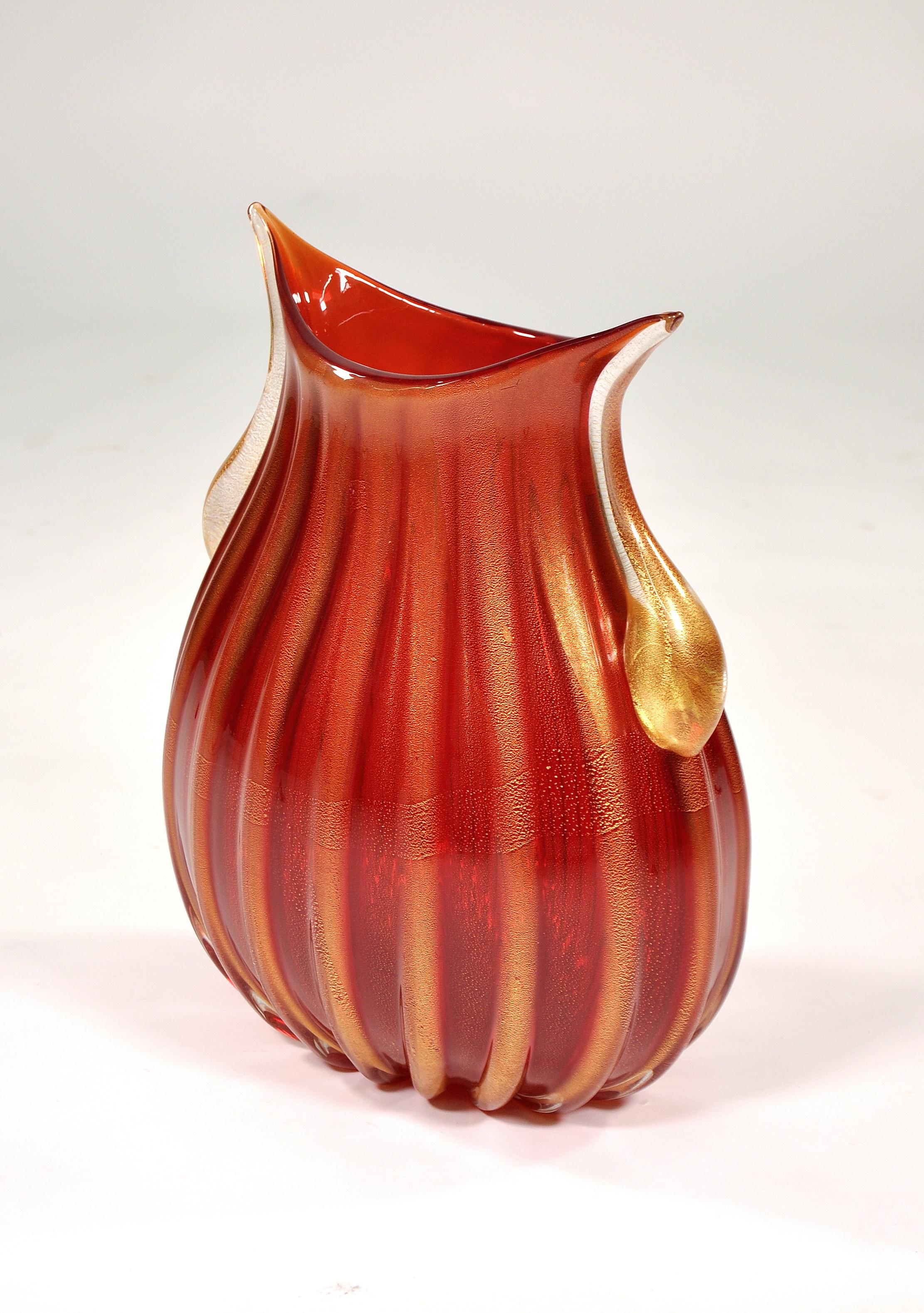 Große Vase aus rotem und goldenem Muranoglas von Pino Signoretto, 1960er Jahre (Moderne der Mitte des Jahrhunderts) im Angebot