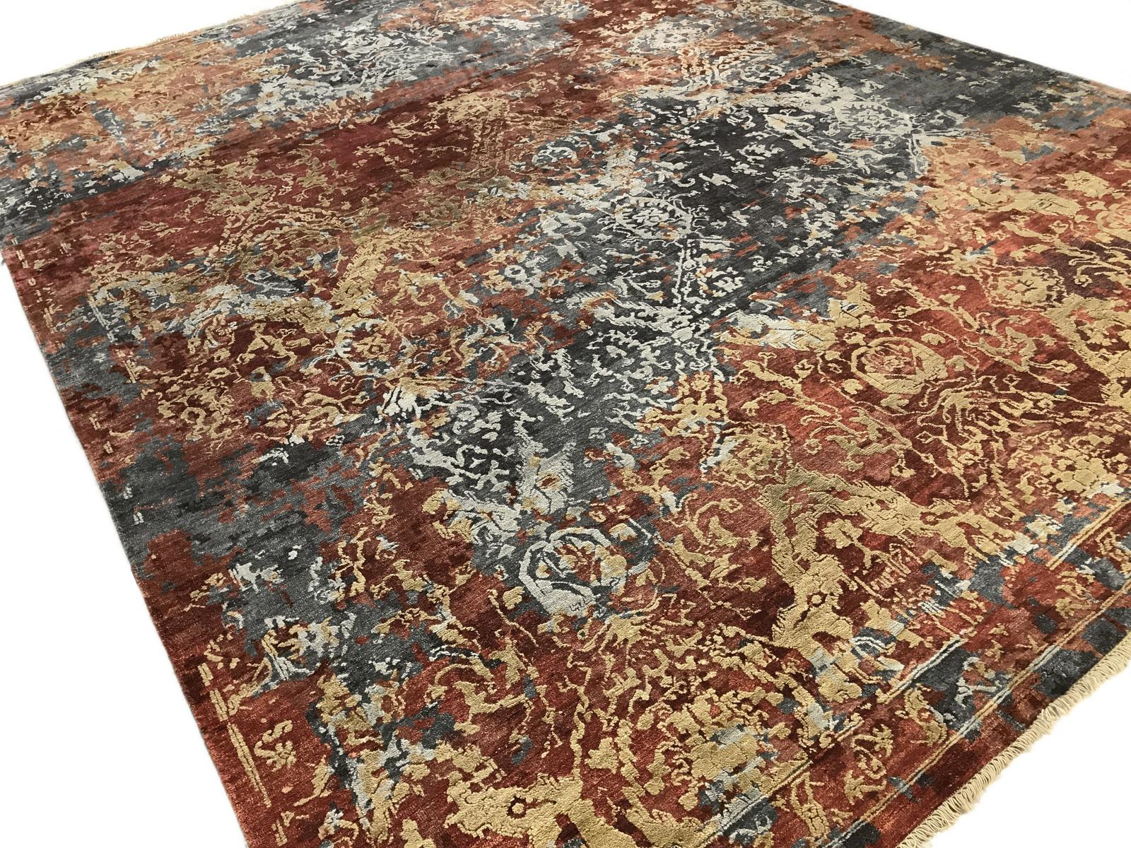 Red and Gold Transitional Indian Wool Area Rug In New Condition In Los Angeles, CA
