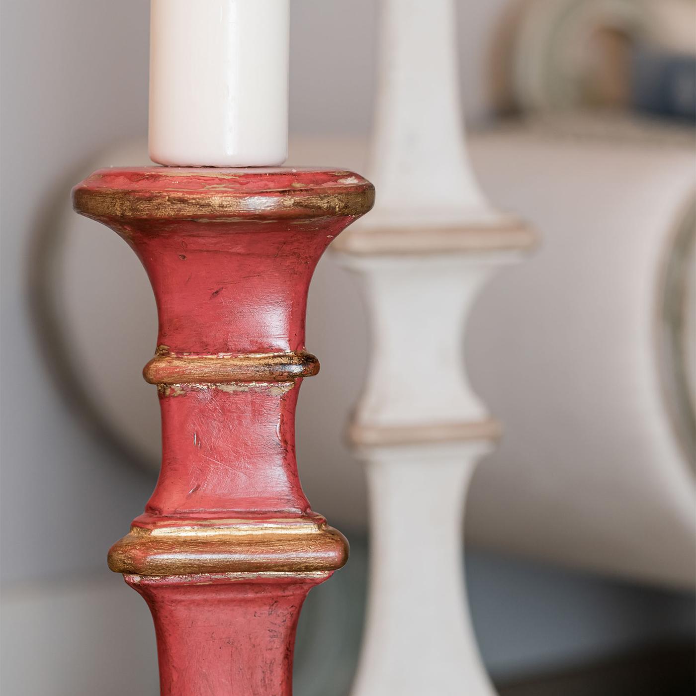 Introducing a small Gubbio candle holder, an homage to the timeless Venetian style. Reminiscent of a bygone era when candles and oil lamps illuminated the night, this piece captures the essence of traditional craftsmanship. For those seeking modern
