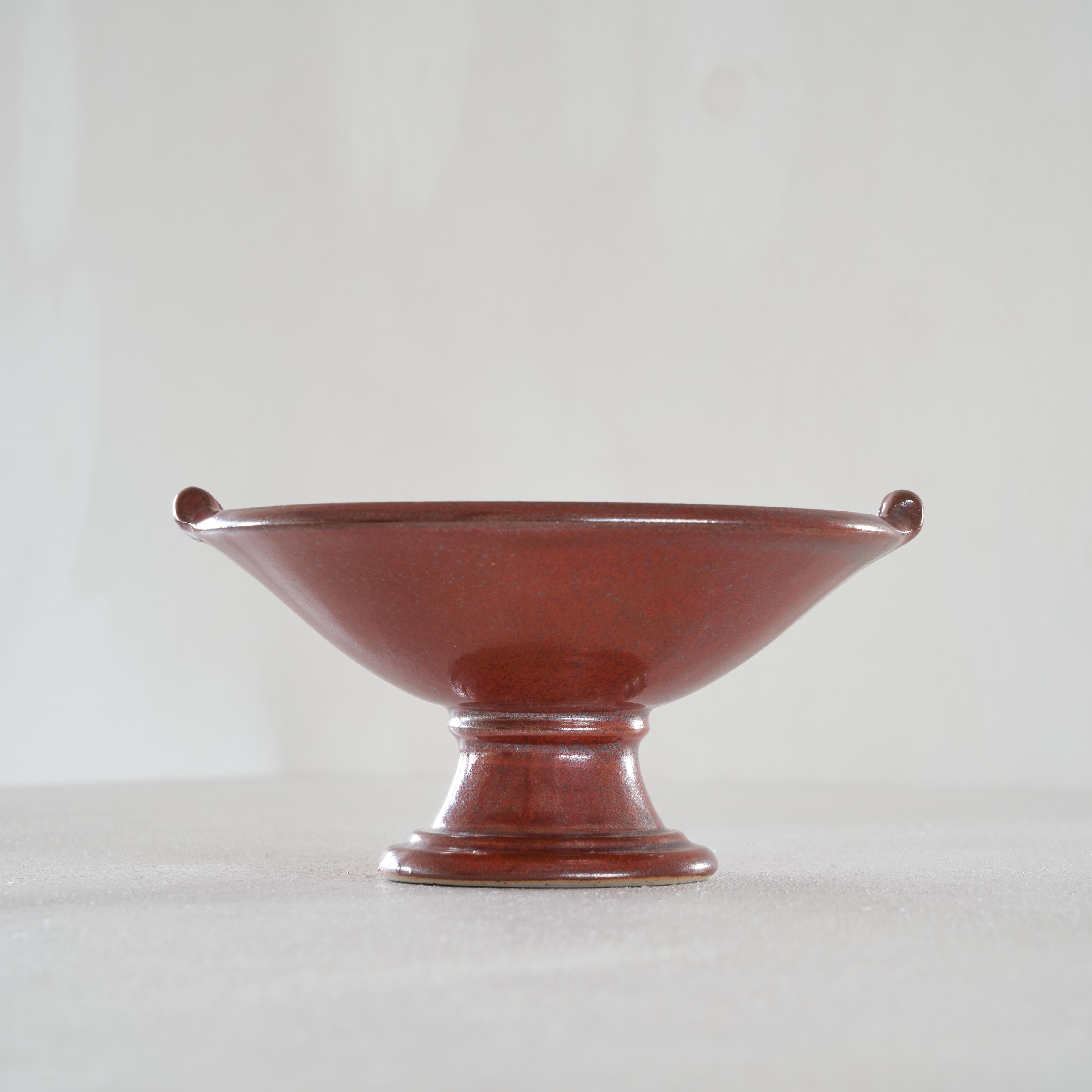 Hand-Crafted Red and Gray Speckled Ceramic Footed Bowl For Sale