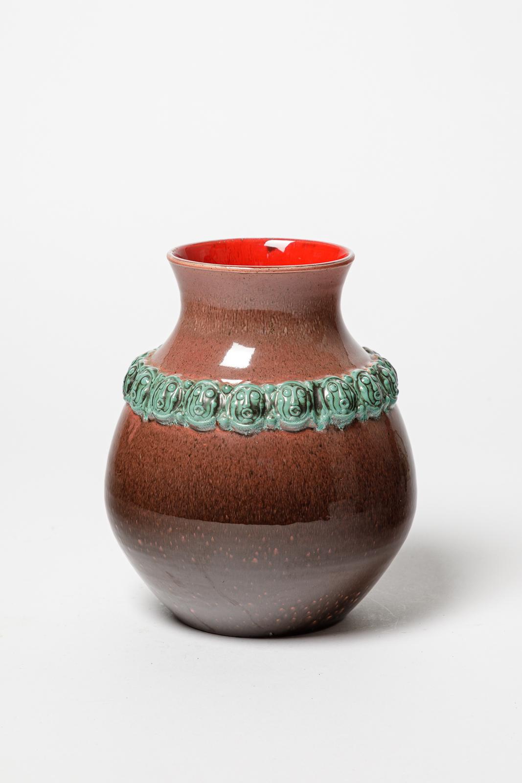 Mid-Century Modern Vase en céramique rouge et vert design du 20ème siècle par Accolay Auxerre potiers 1950 en vente