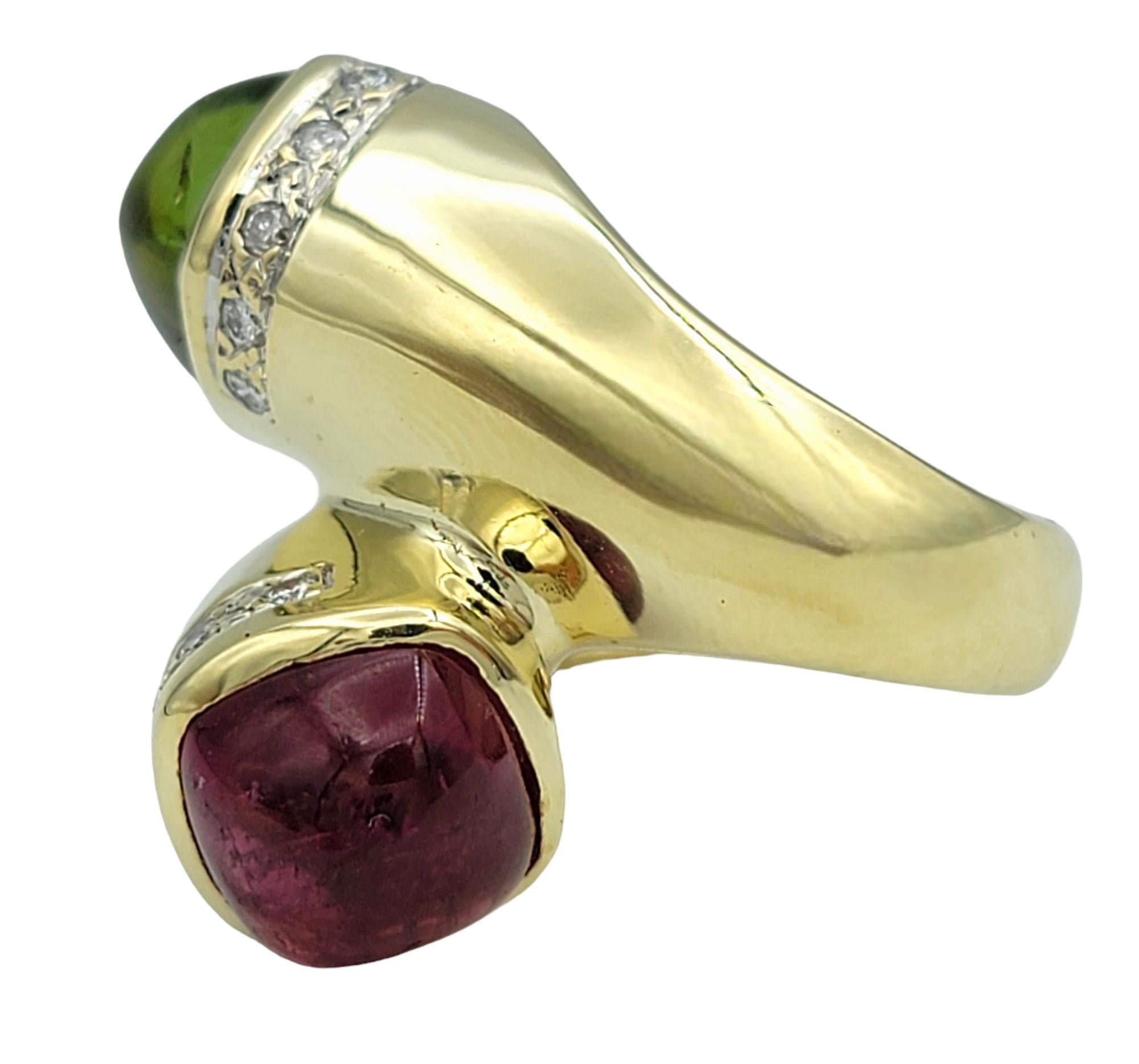 Bypass-Ring aus 14 Karat Gelbgold mit rotem und grünem Cabochon-Turmalin und Diamanten im Zustand „Gut“ im Angebot in Scottsdale, AZ