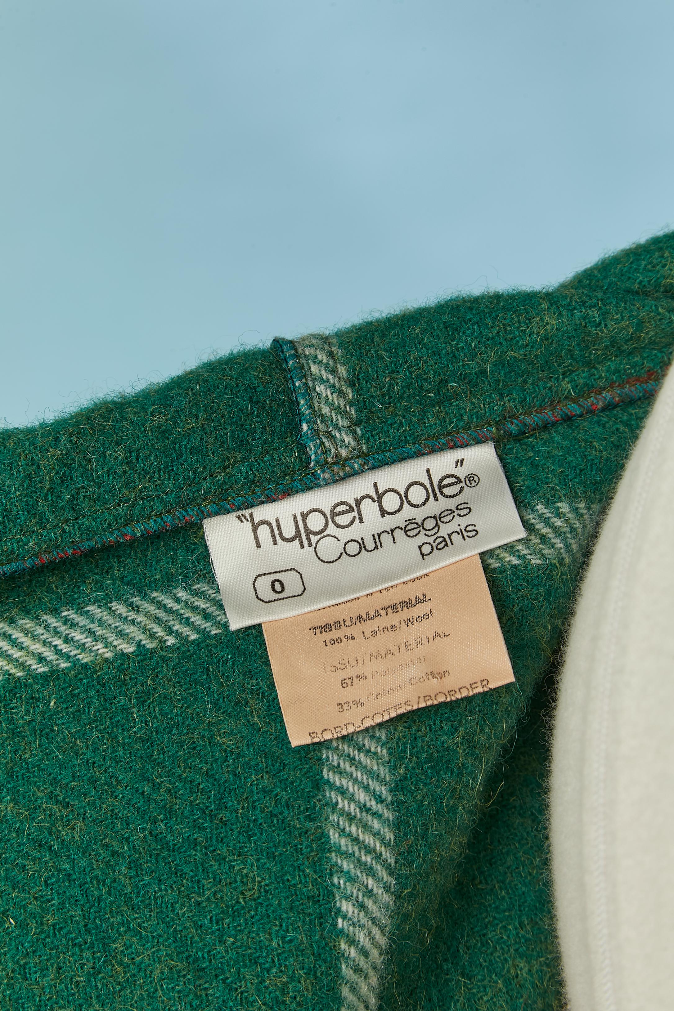 Manteau duffles rouge et vert à carreaux Courrèges Hyperbole Circa 1970's en vente 3