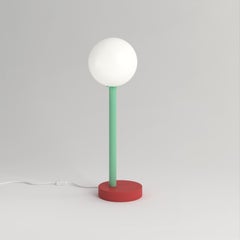 Rote und grüne Off-Center-Tischleuchte von Atelier Areti