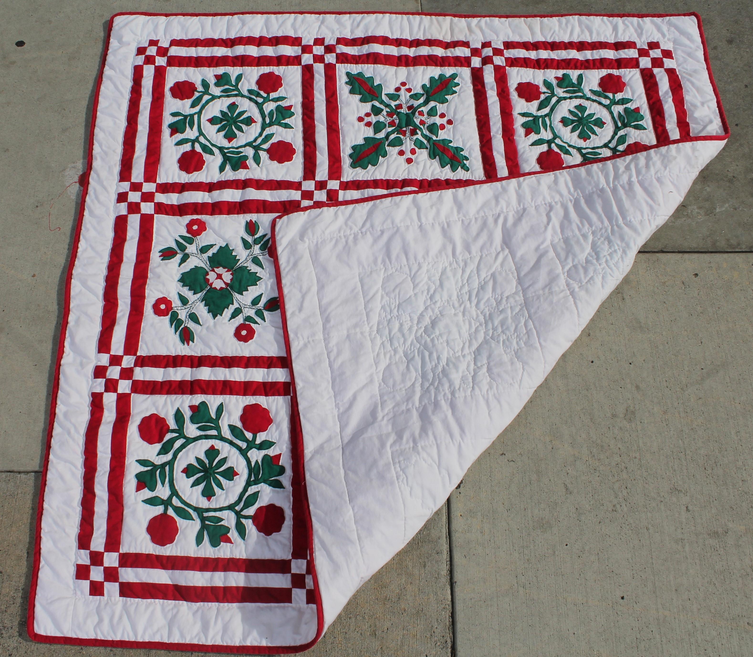 Red and Green Sampler Crib Quilt In Excellent Condition In Los Angeles, CA