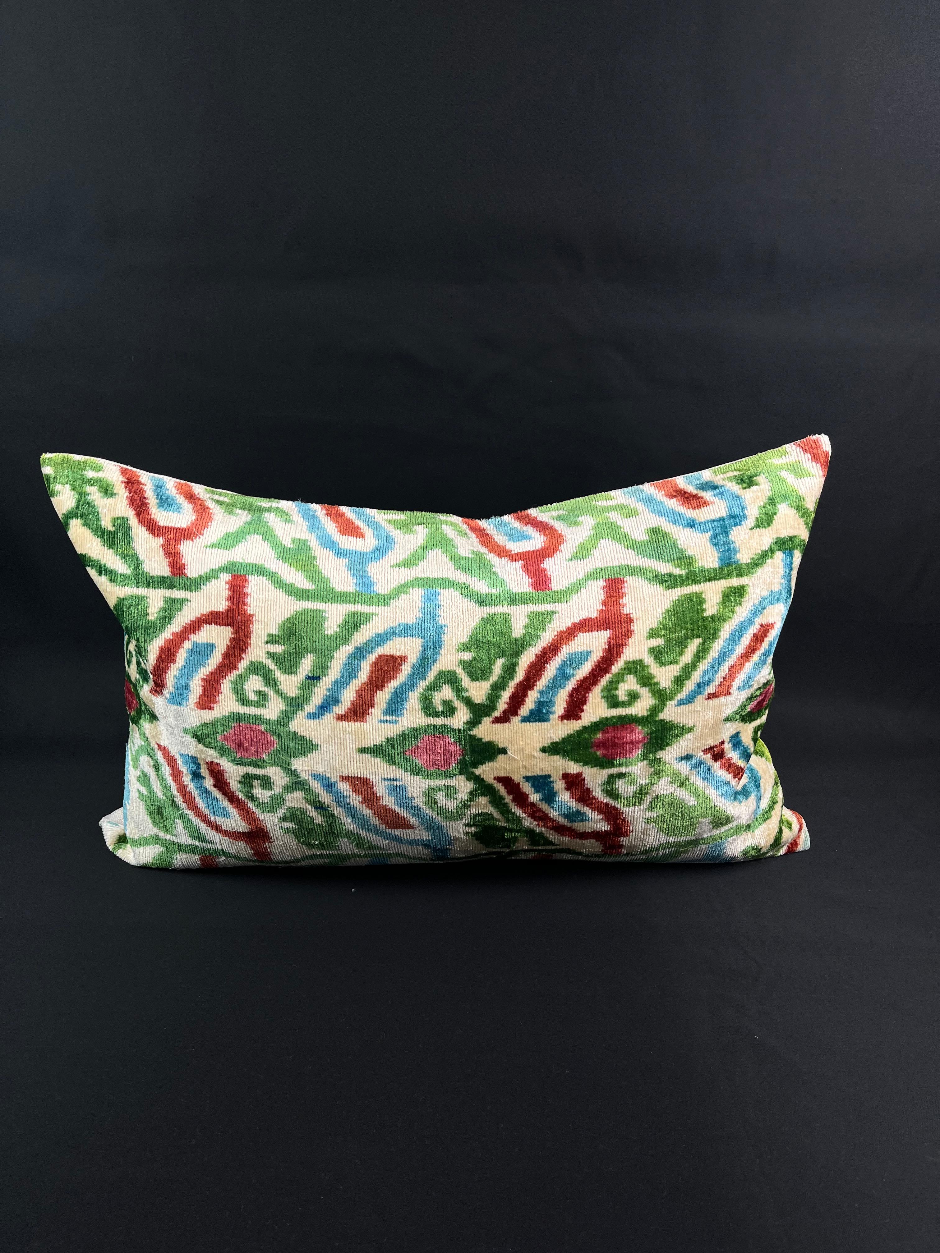 Red and Green Velvet Silk Ikat Pillow Cover In New Condition For Sale In Houston, TX