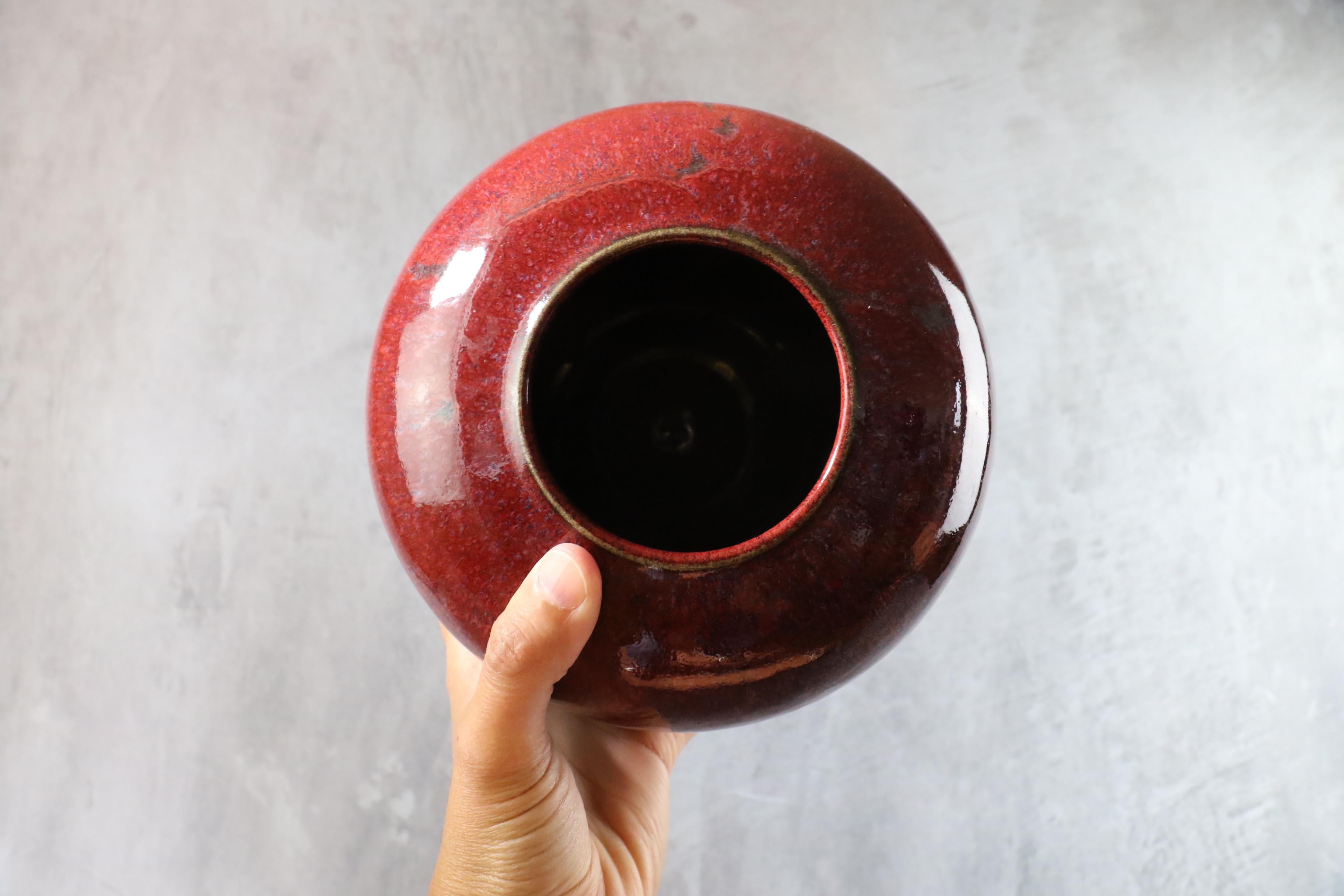Red and grey ceramic vase by the french ceramist Marc Uzan, Midcentury Modern In Good Condition For Sale In Camblanes et Meynac, FR