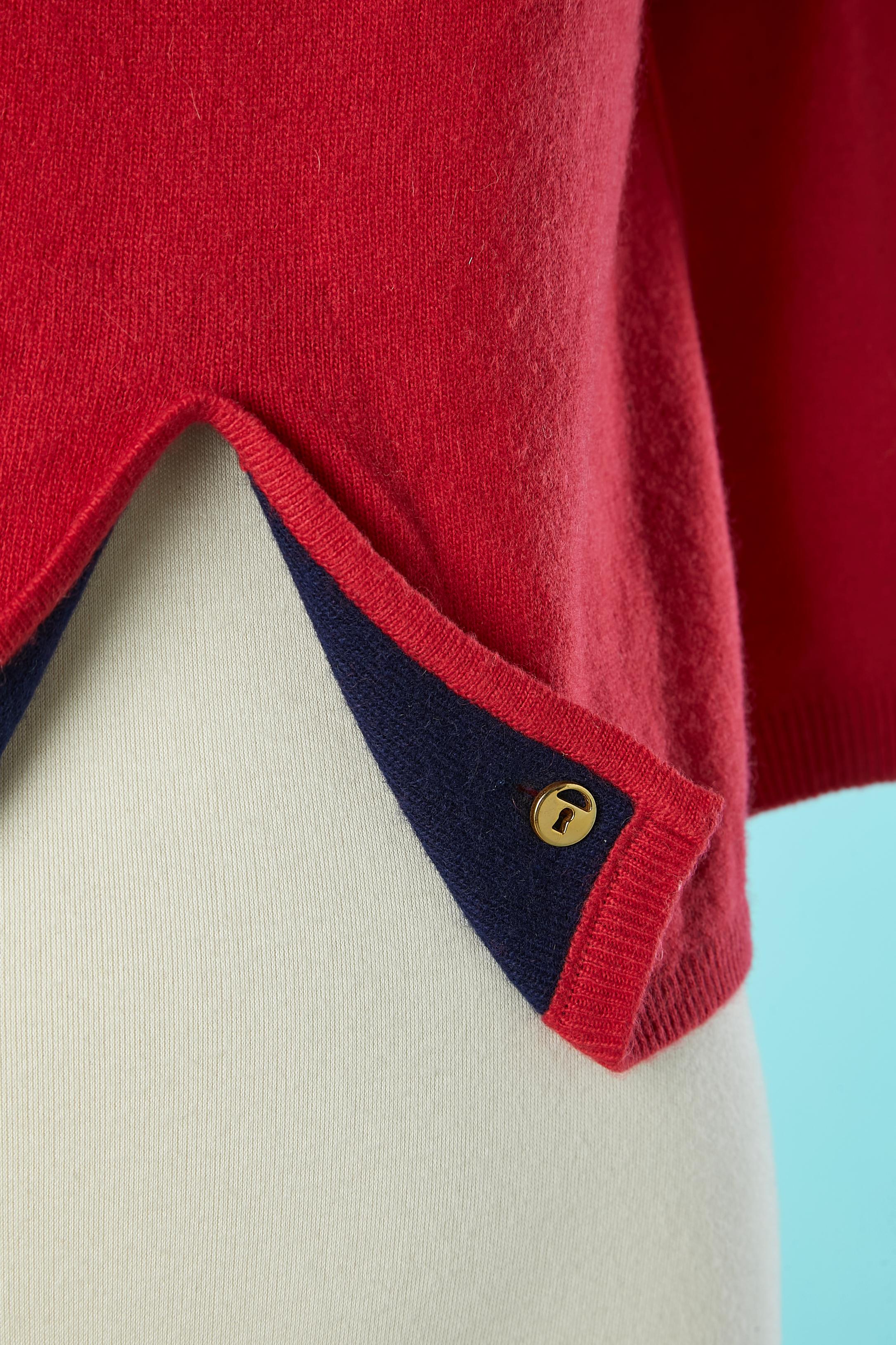Red and navy blue cashmere sweater with gold metal buttons Roberta Di Camerino  In New Condition For Sale In Saint-Ouen-Sur-Seine, FR