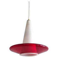 Lampe suspendue en verre rouge et opalin, années 1960