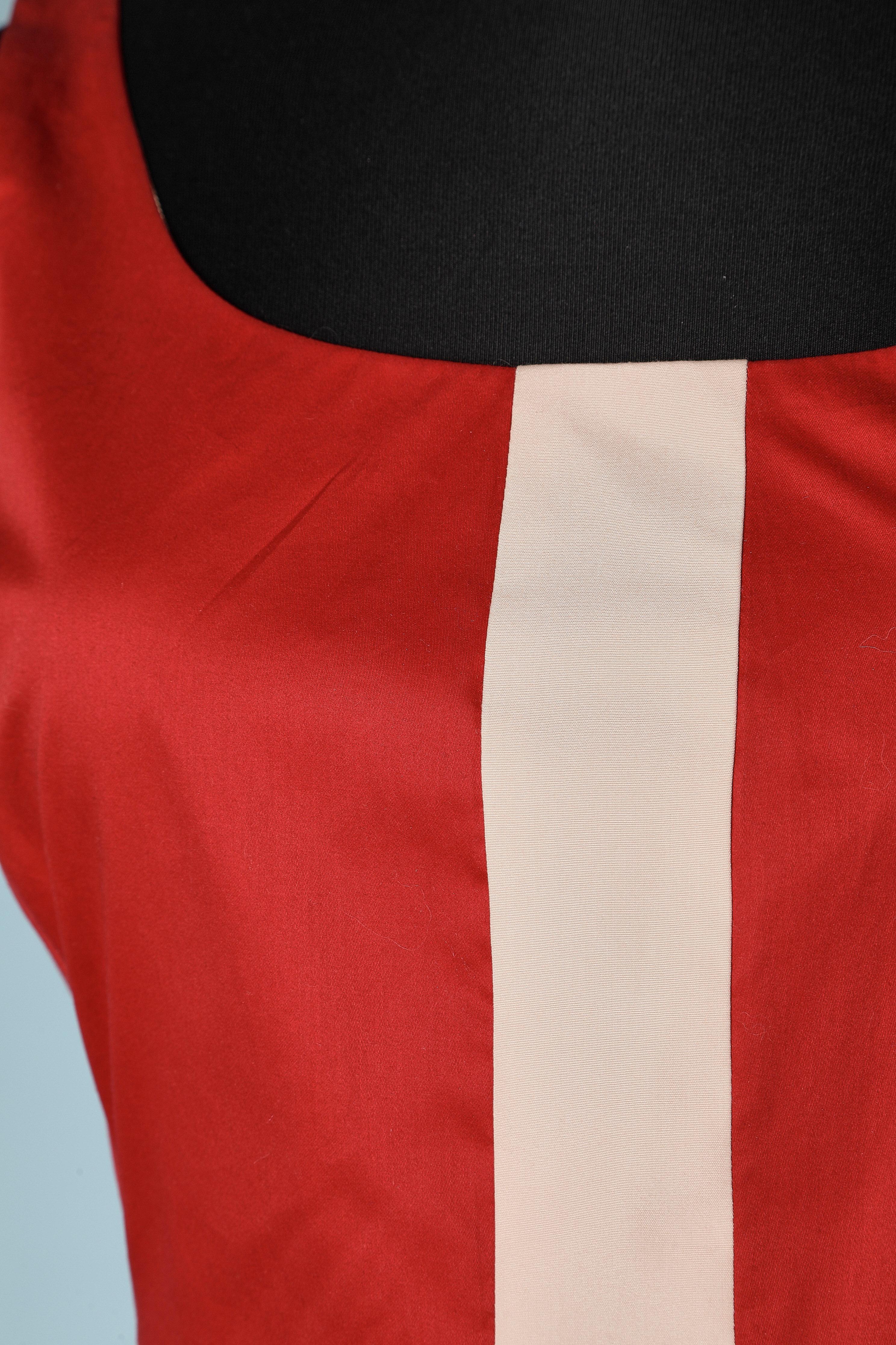 Robe de cocktail en coton rouge et rose pâle. Fermeture éclair au milieu du dos. Boutons recouverts de tissu et boutonnière. Doublure en rayonne. NOUVEAU 
Taille 42 (It) 38 (Fr) M 