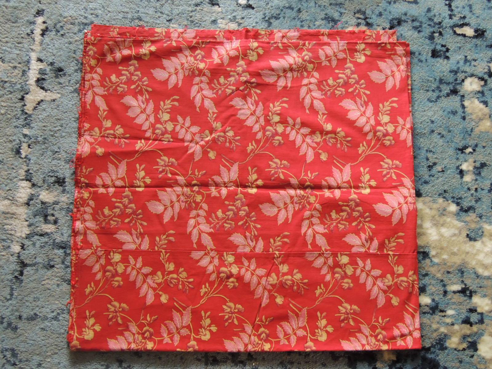 Antique floral large textile panel
In shades of gold, red and pink.
Ideal for pillows. shades, curtains, slipcovers and upholstery.
(Three panels are swon together each one measuring 33