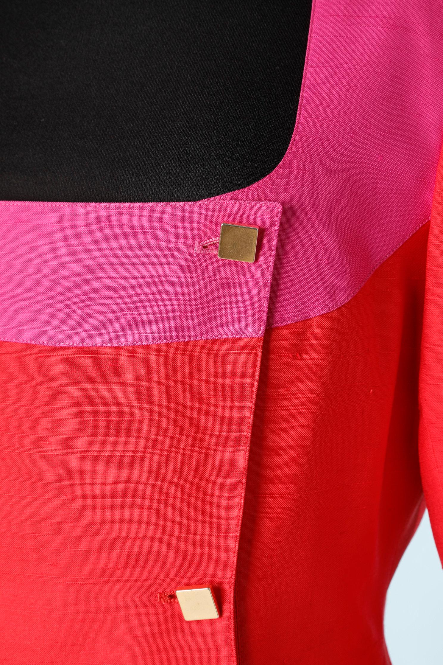 Double-breasted jacket in wild silk pink and red . Gold metallic button.
Knee -lenght skirt 
Acetate lining 