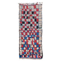 Tapis de village marocain à bordure bleue et boîte rouge et blanche