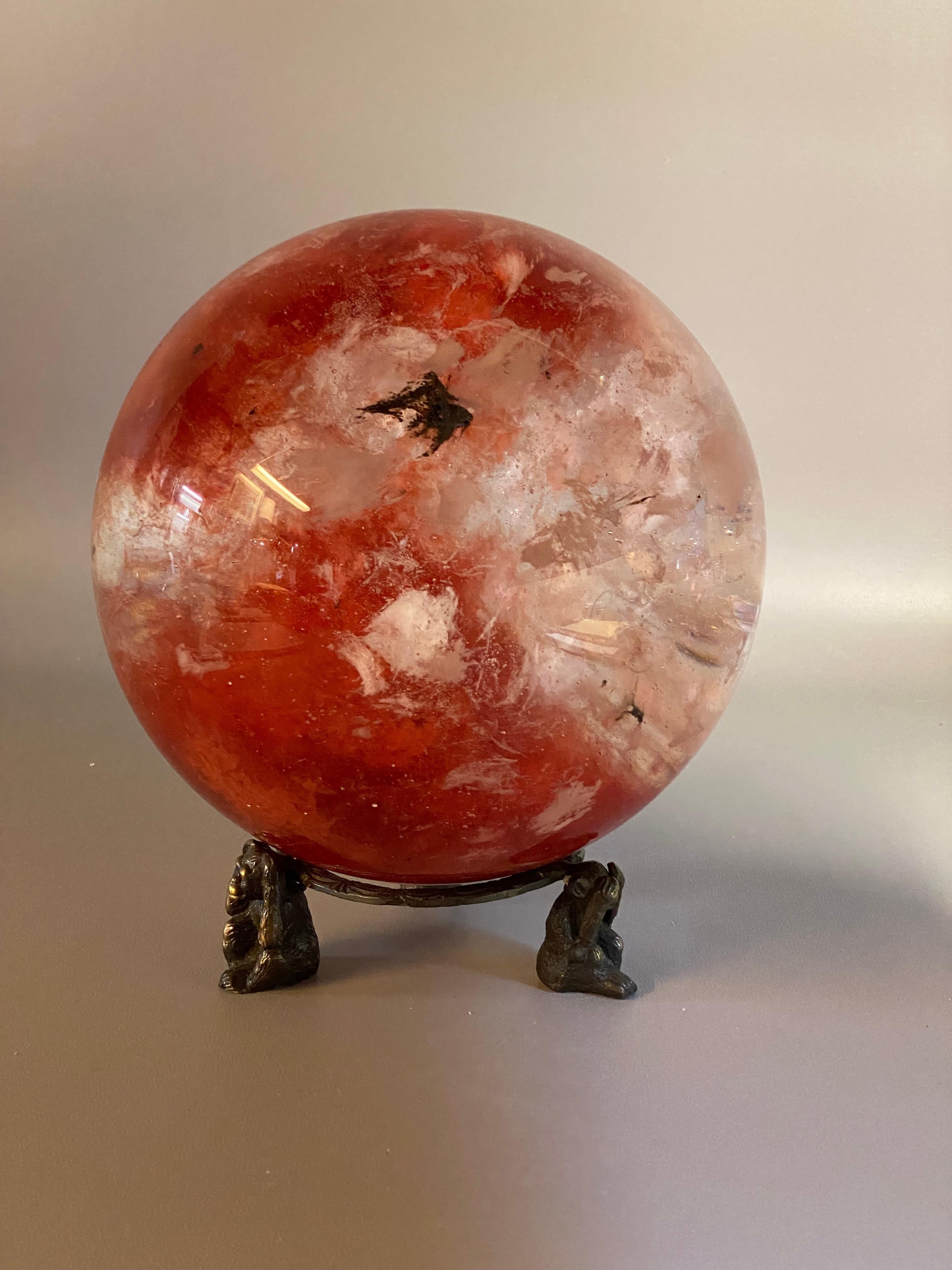 Rote und weiße Kristallglaskugel im Zustand „Gut“ im Angebot in Garnerville, NY