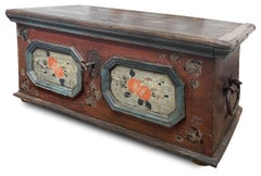 Rote und weiße, geblümte Deckentruhe, 1800, Zentraleuropäisch