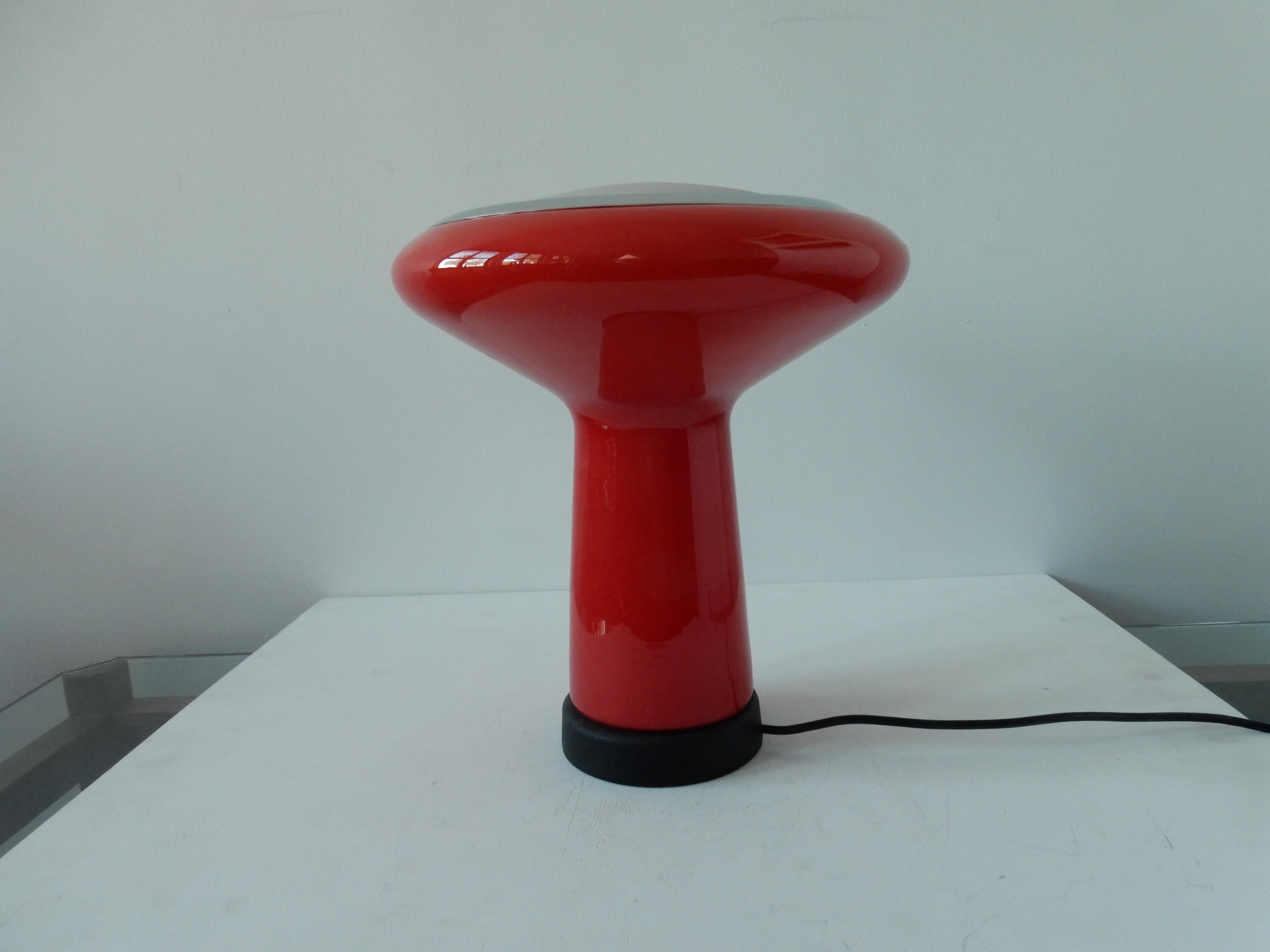 Lámpara de mesa de cristal rojo y blanco de Hiemstra Evolux, años 60 mediados del siglo XX en venta